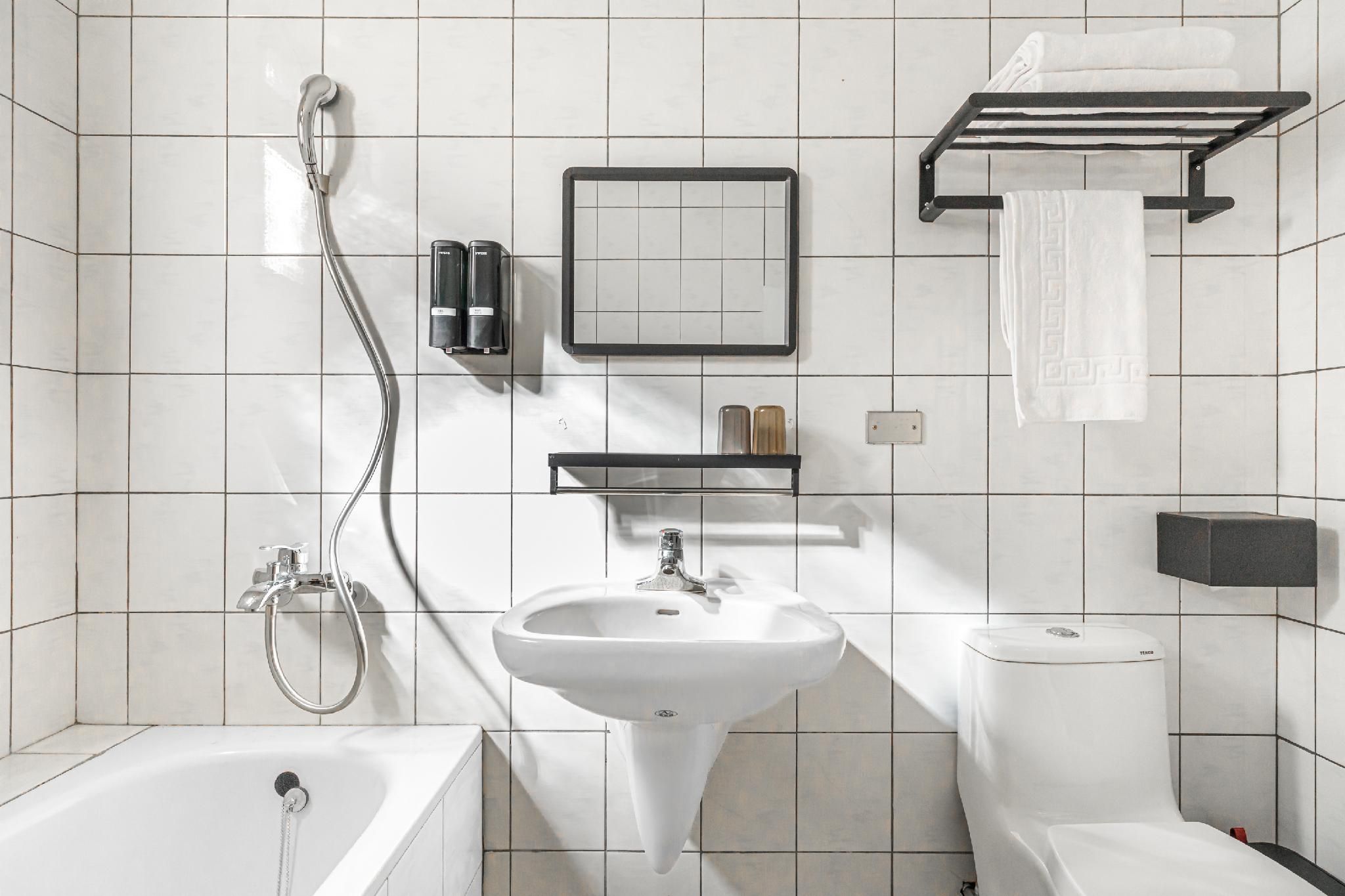 Deluxe Double Room with Bathtub