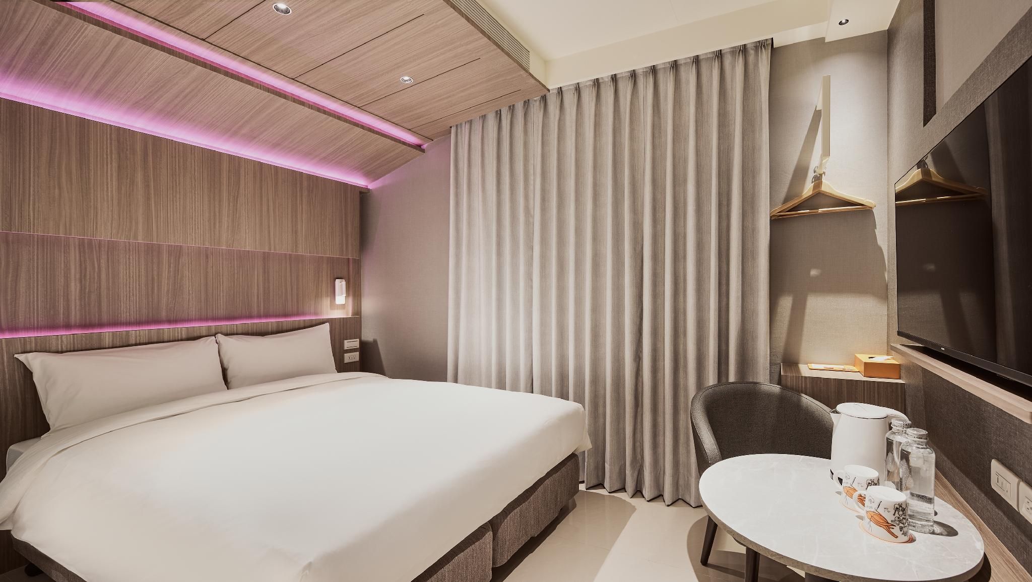 Double Room with Balcony and Private Bathroom