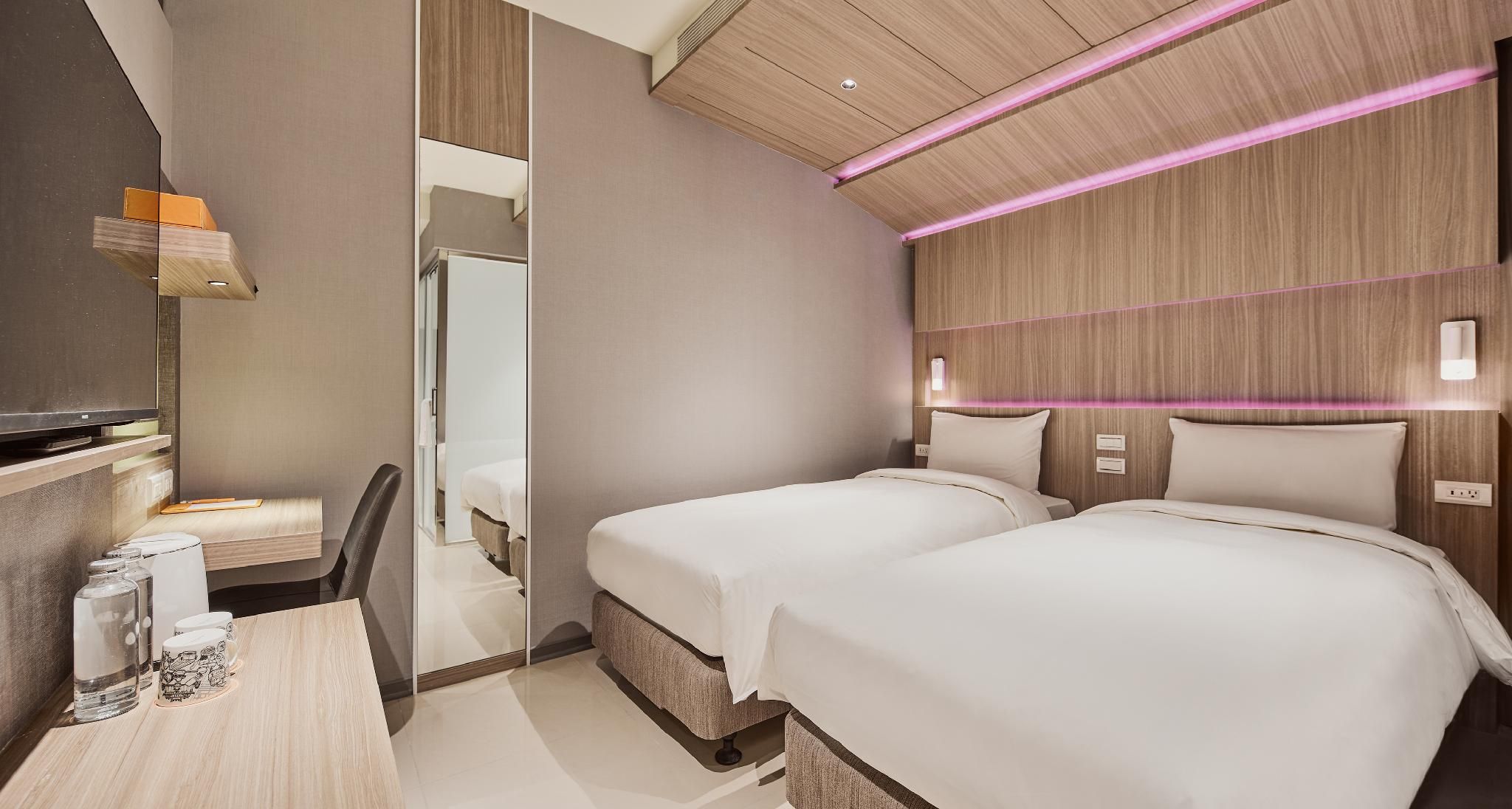 Standard Twin Room - Non-Smoking