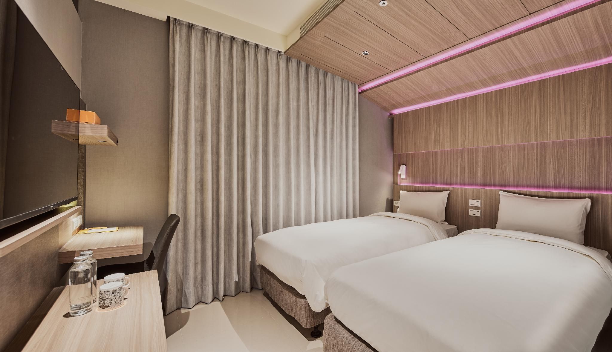 Twin Room with Balcony and Private Bathroom