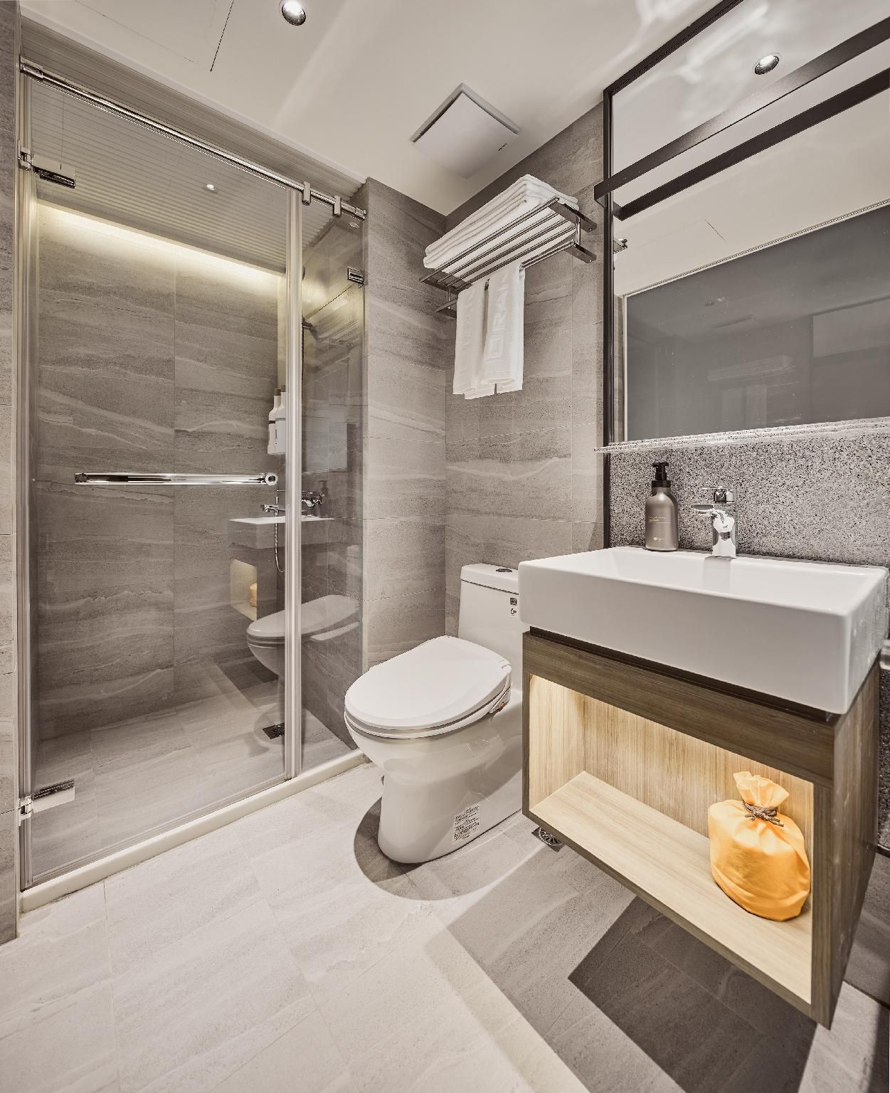 Twin Room with Balcony and Private Bathroom