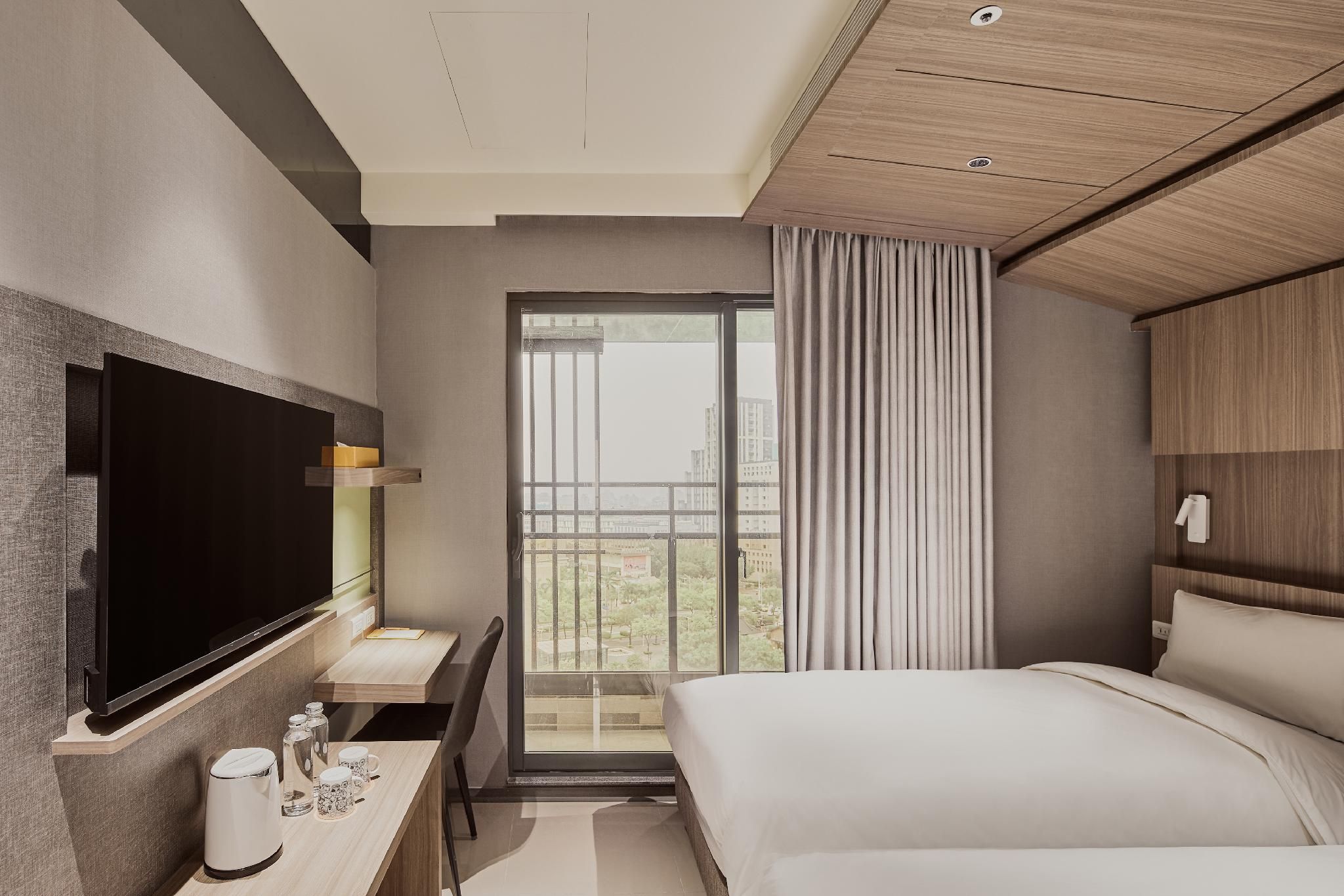 Twin Room with Balcony and Private Bathroom