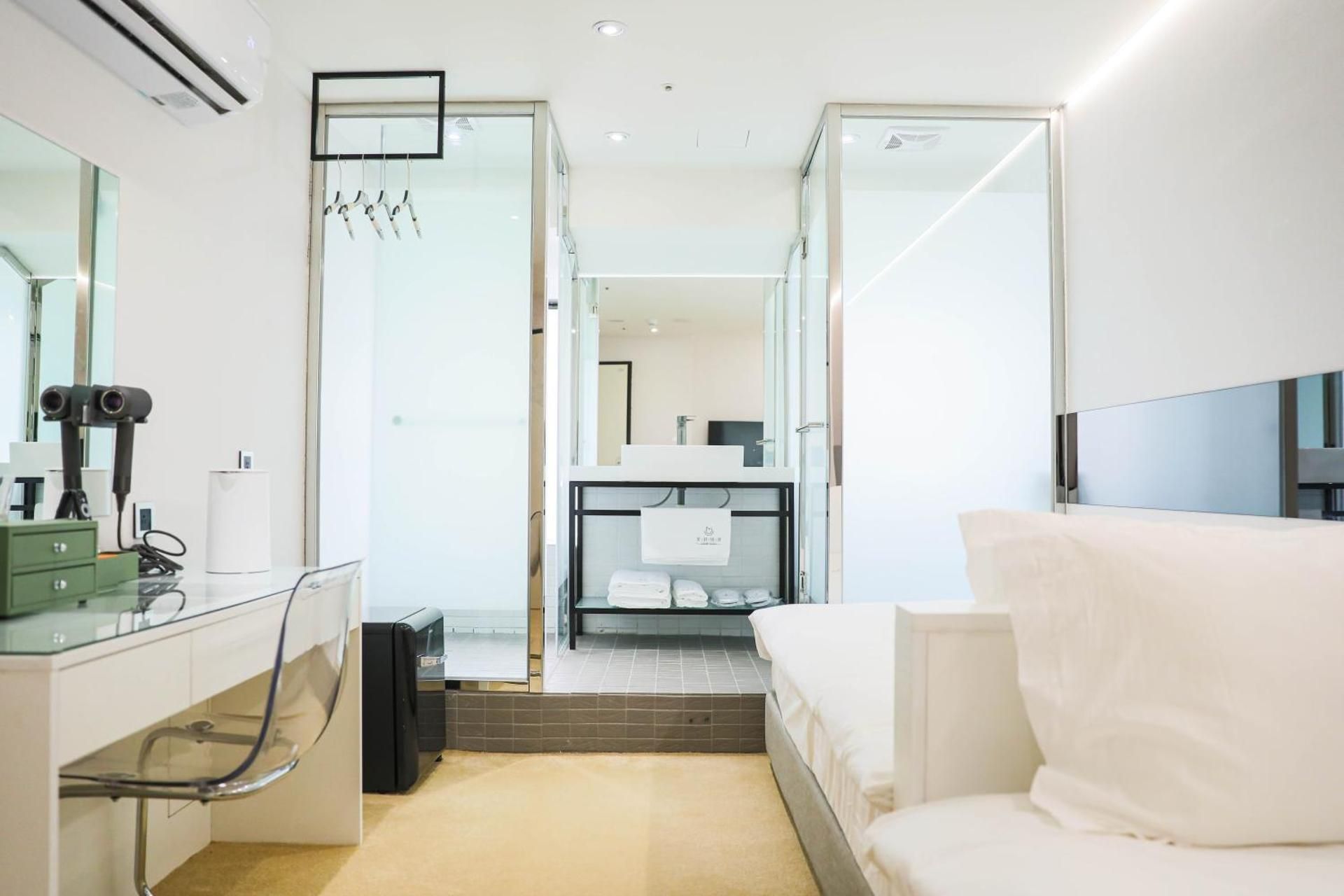 Twin Room - High Floor - Non-Smoking