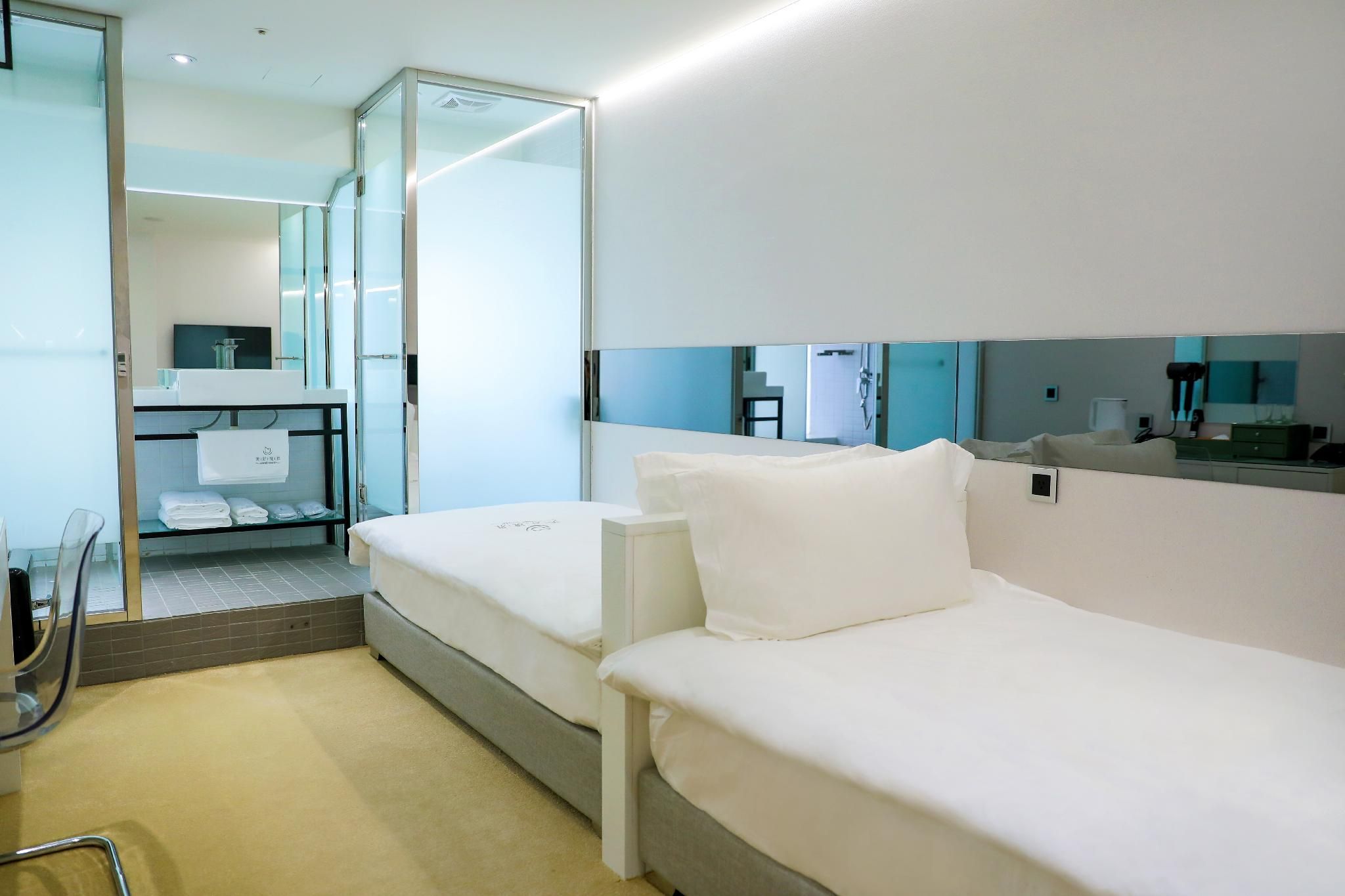 Twin Room - High Floor - Non-Smoking