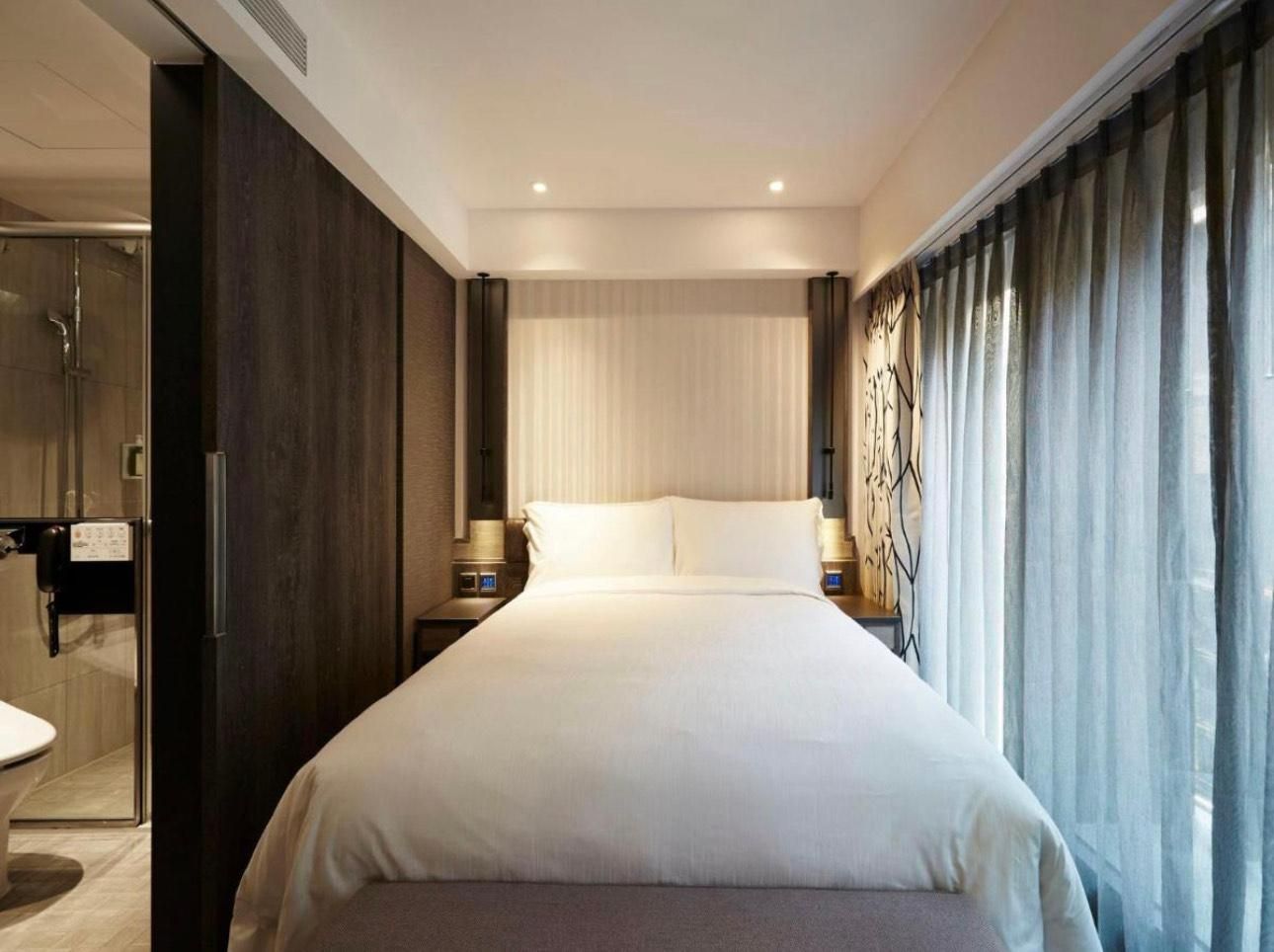 Deluxe Double Room with Balcony - Non-Smoking