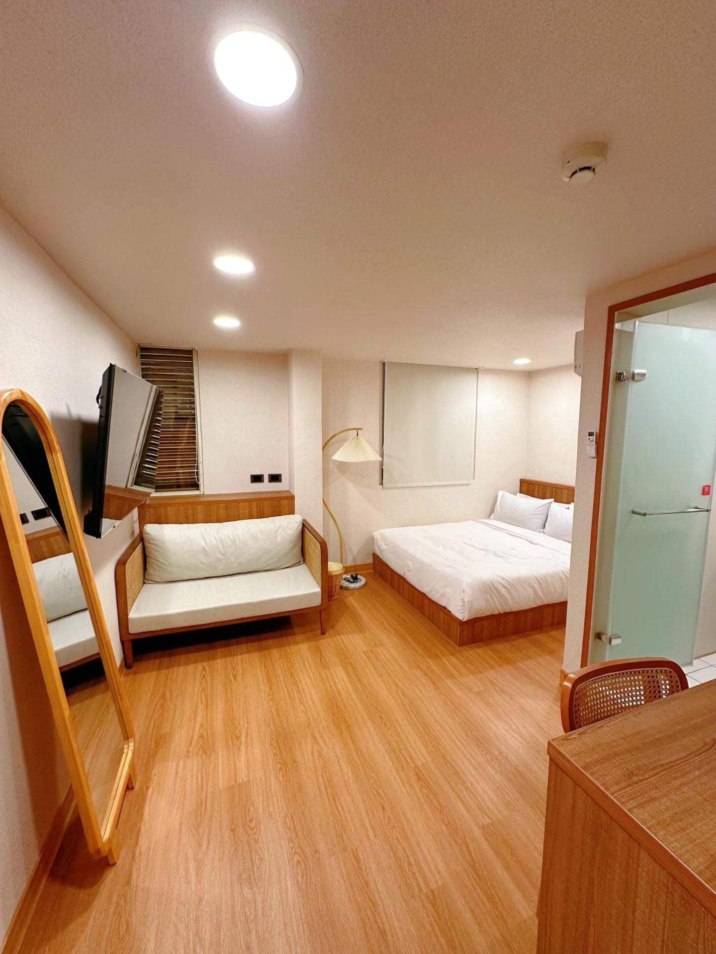 Deluxe Room for 2 People - Non-Smoking