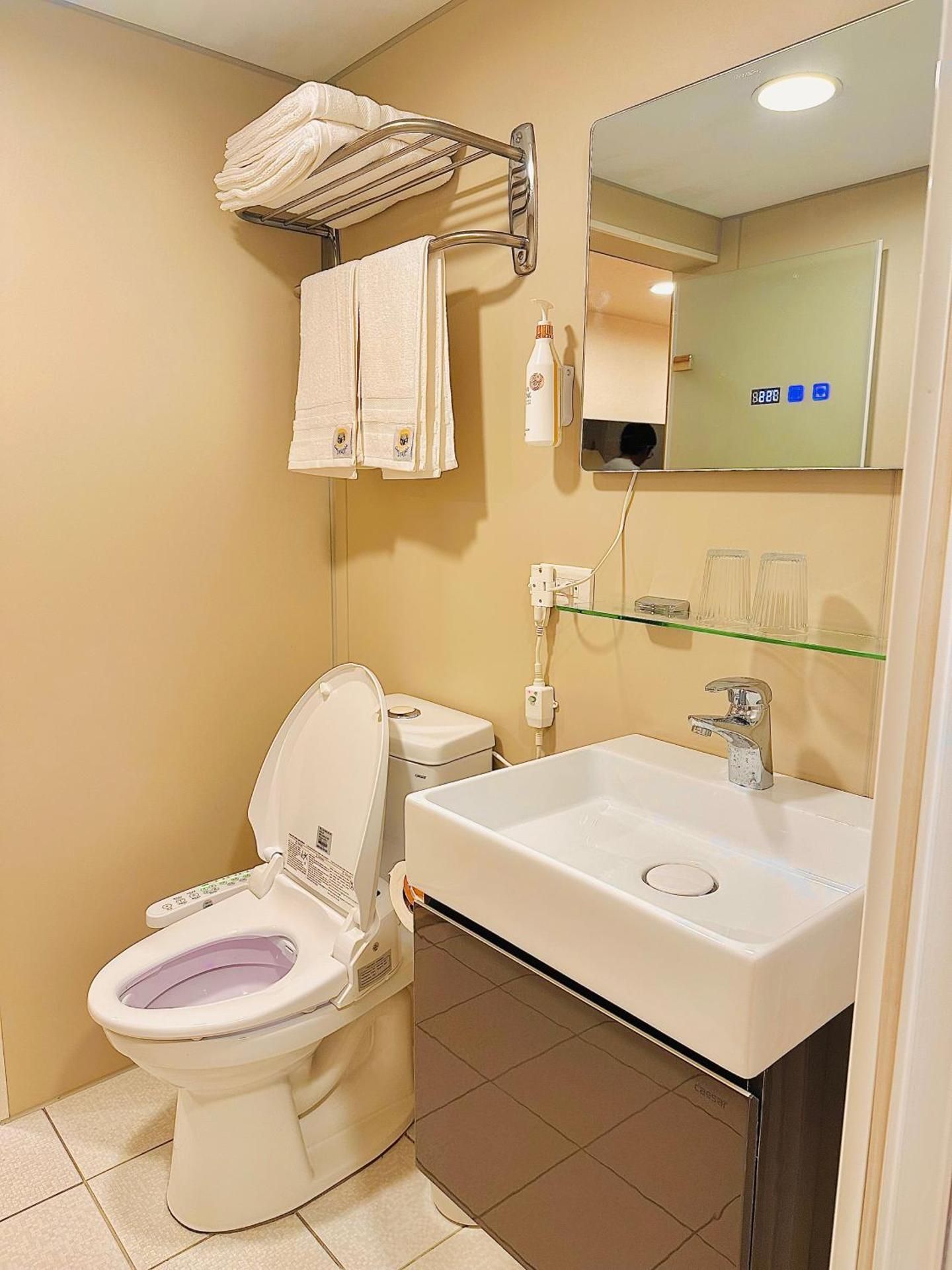 Twin Room with Private Bathroom