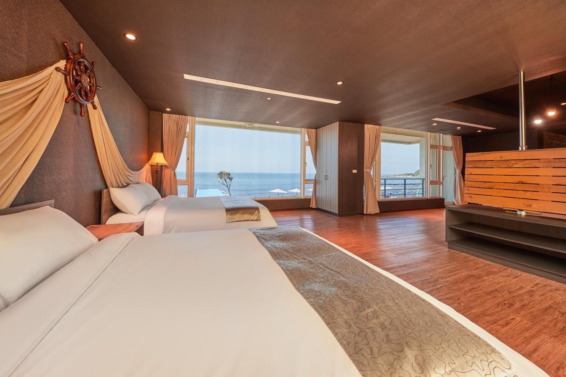Club Ocean View Terrace Suite