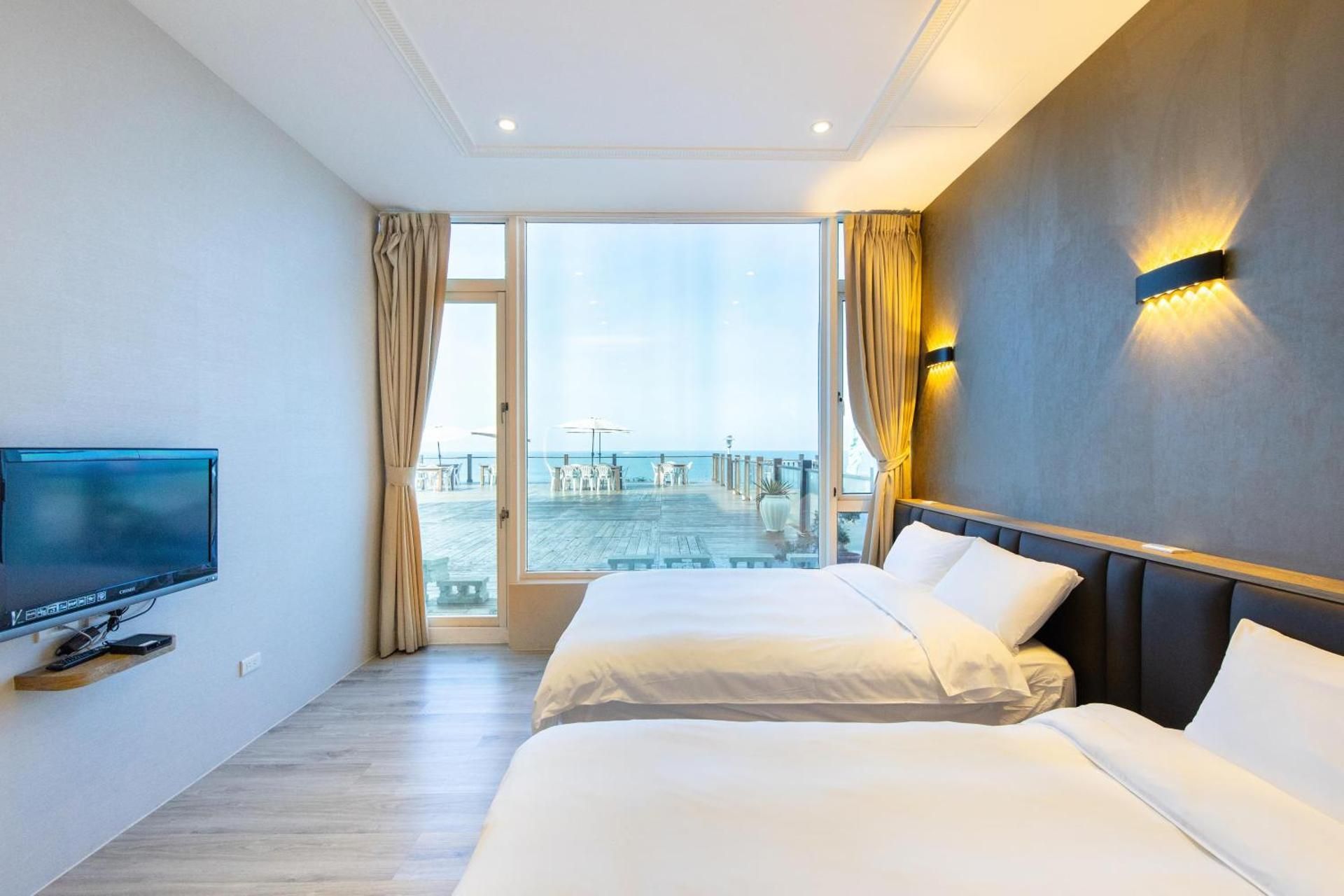 2 Queen Beds First Floor Non-Smoking