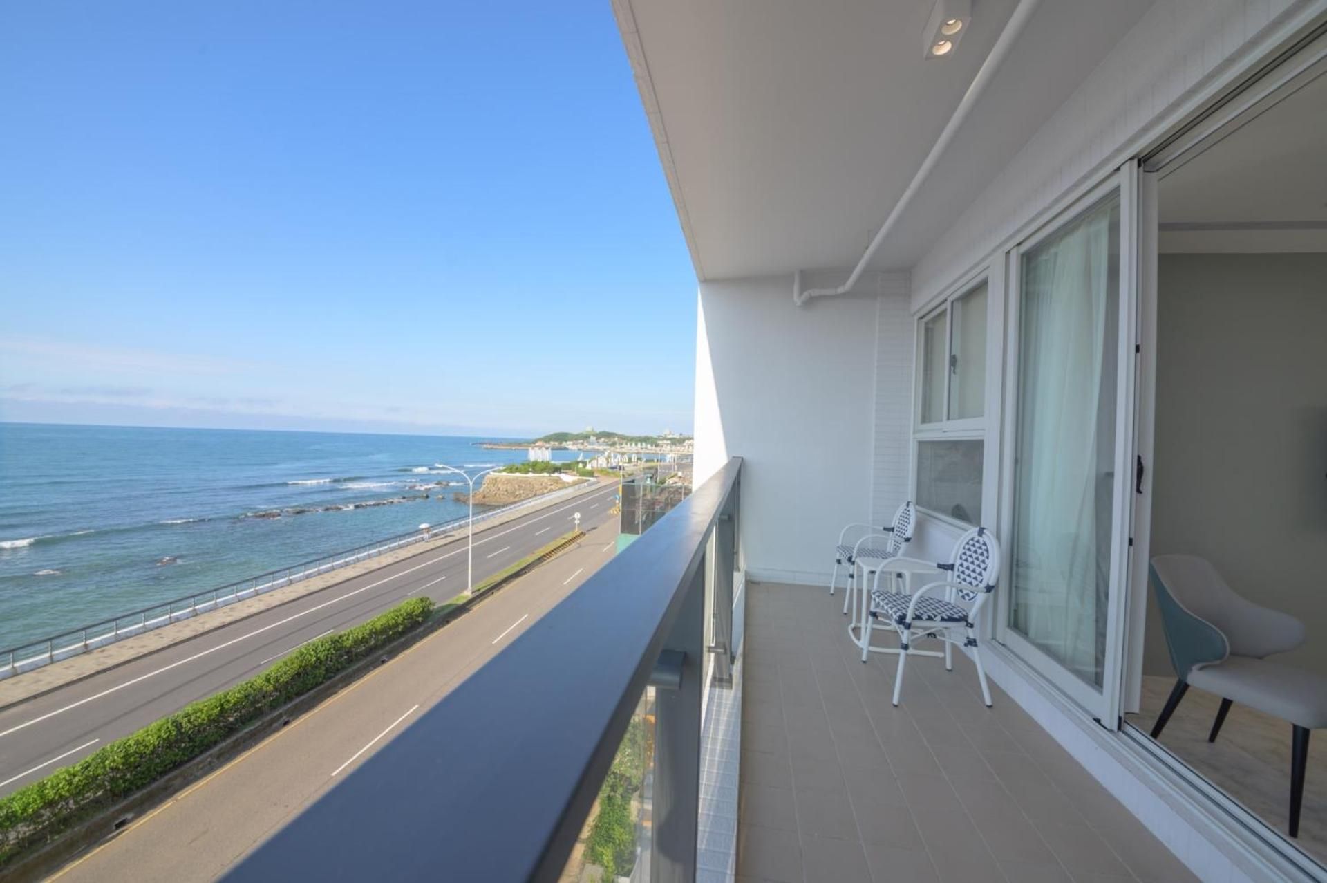 Family Room with Sea View