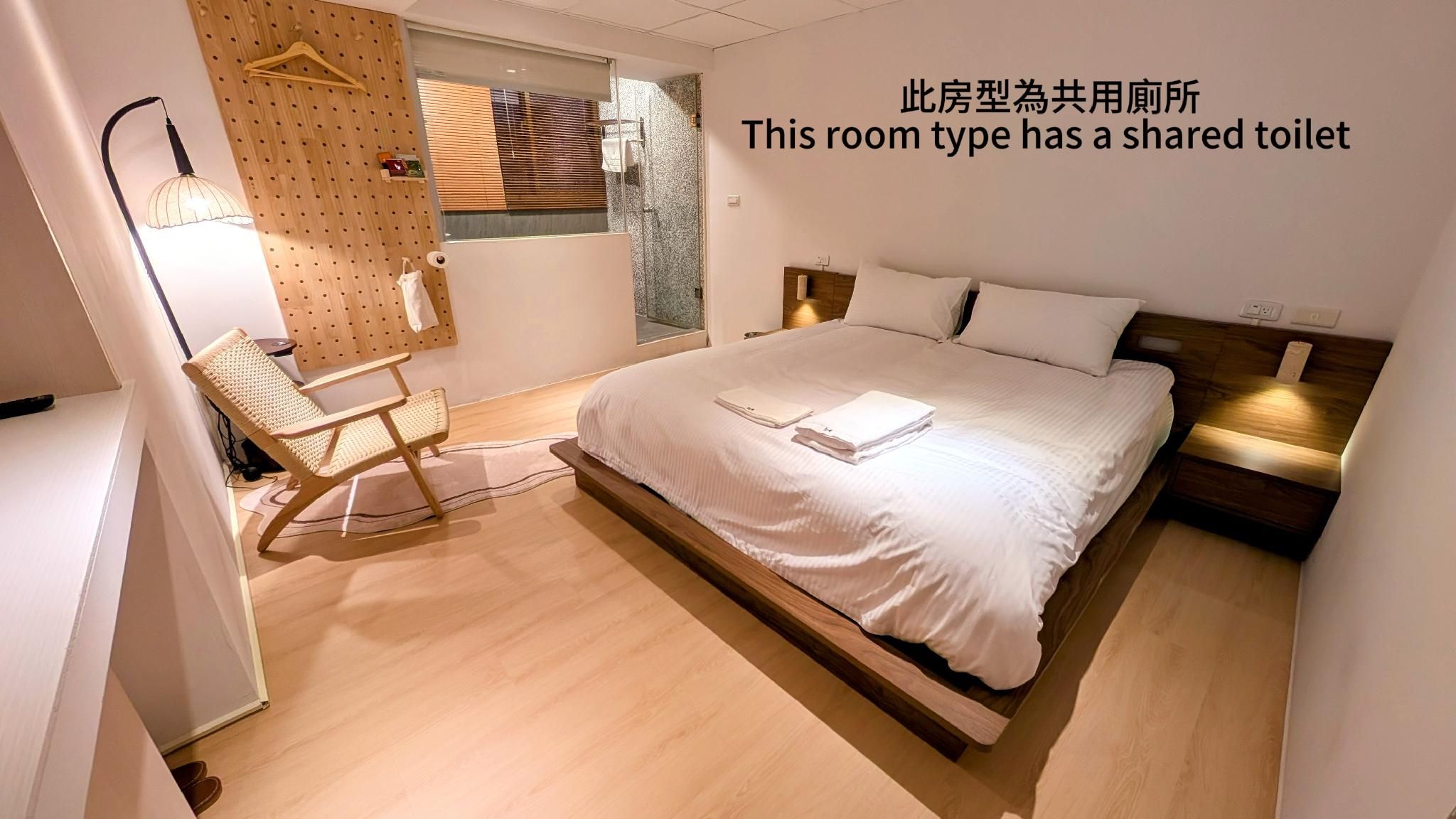 Yen INN Queen Room with Shared Bathroom