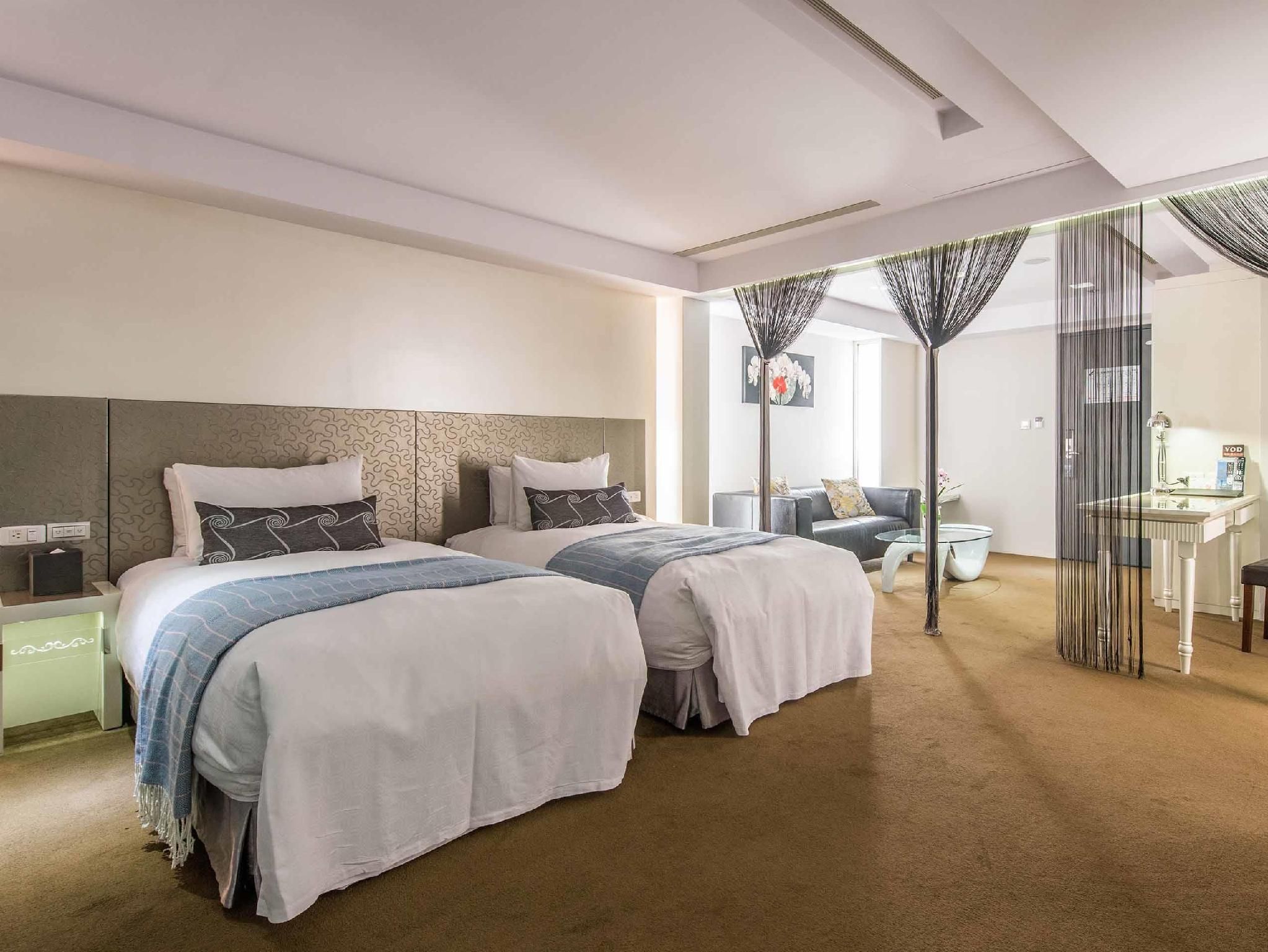 Forward Suite with Twin Bed