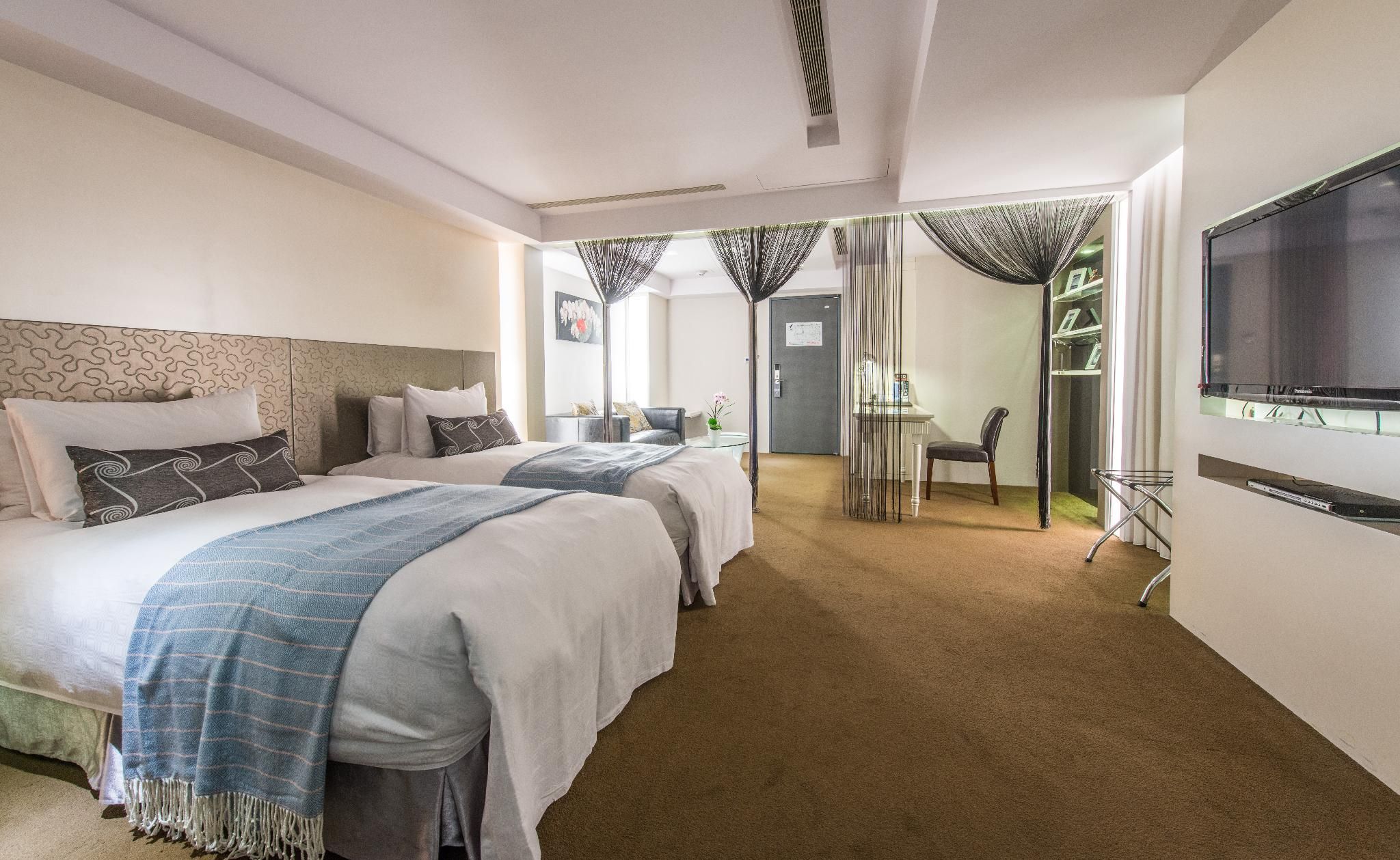 Forward Suite with Twin Bed