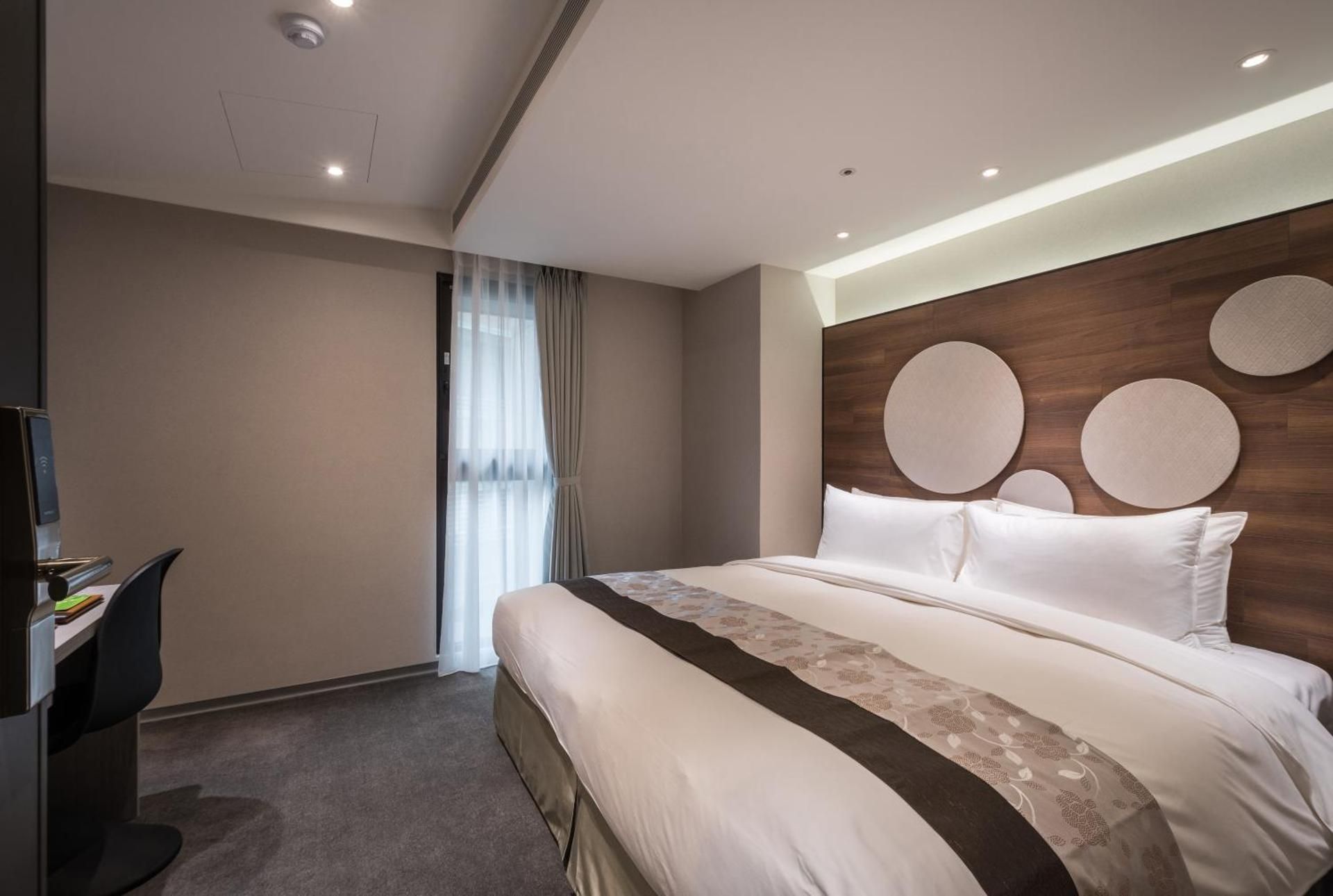 Standard Double Queen Room