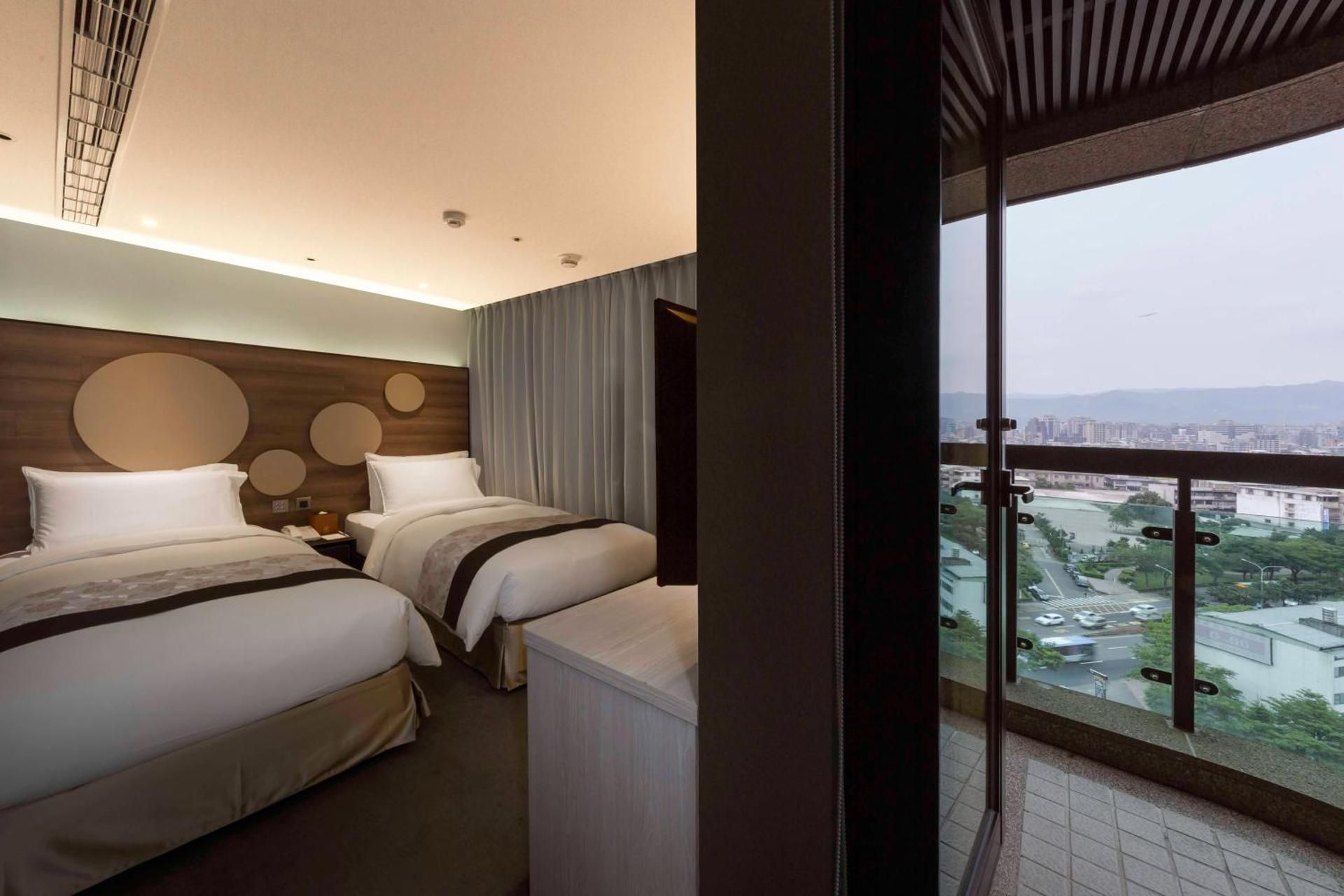 Deluxe City View Twin Room with Balcony