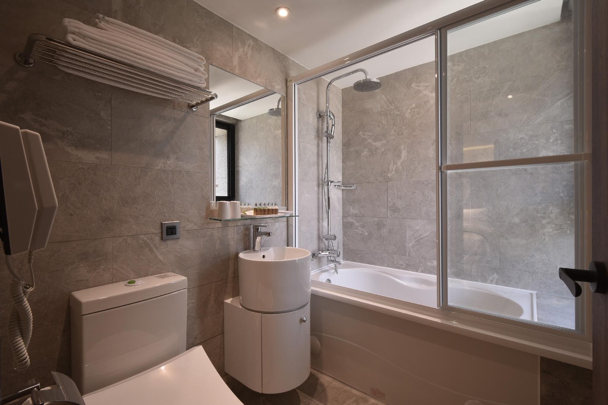 Standard Double Queen Room