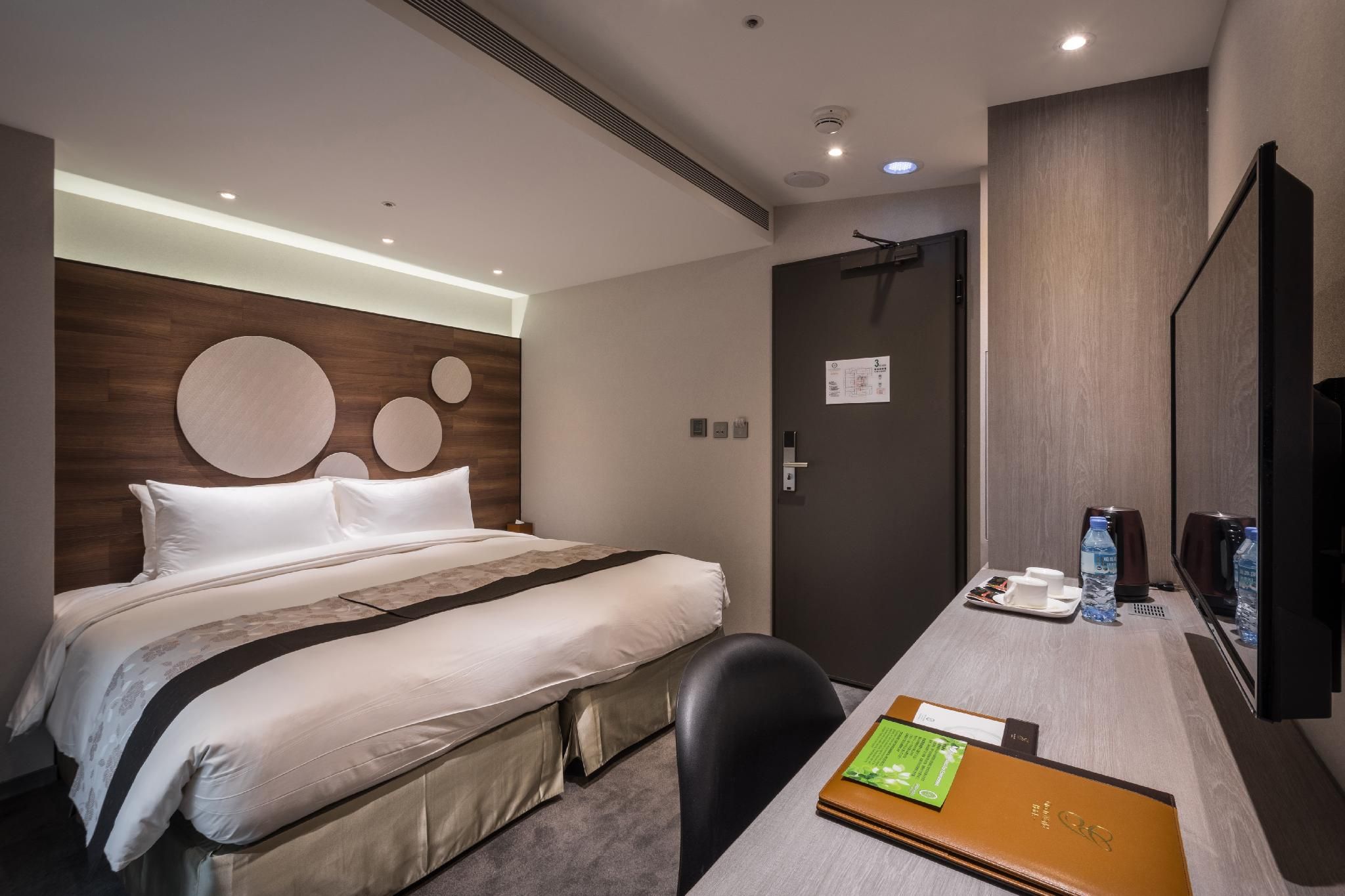 Standard Double Queen Room