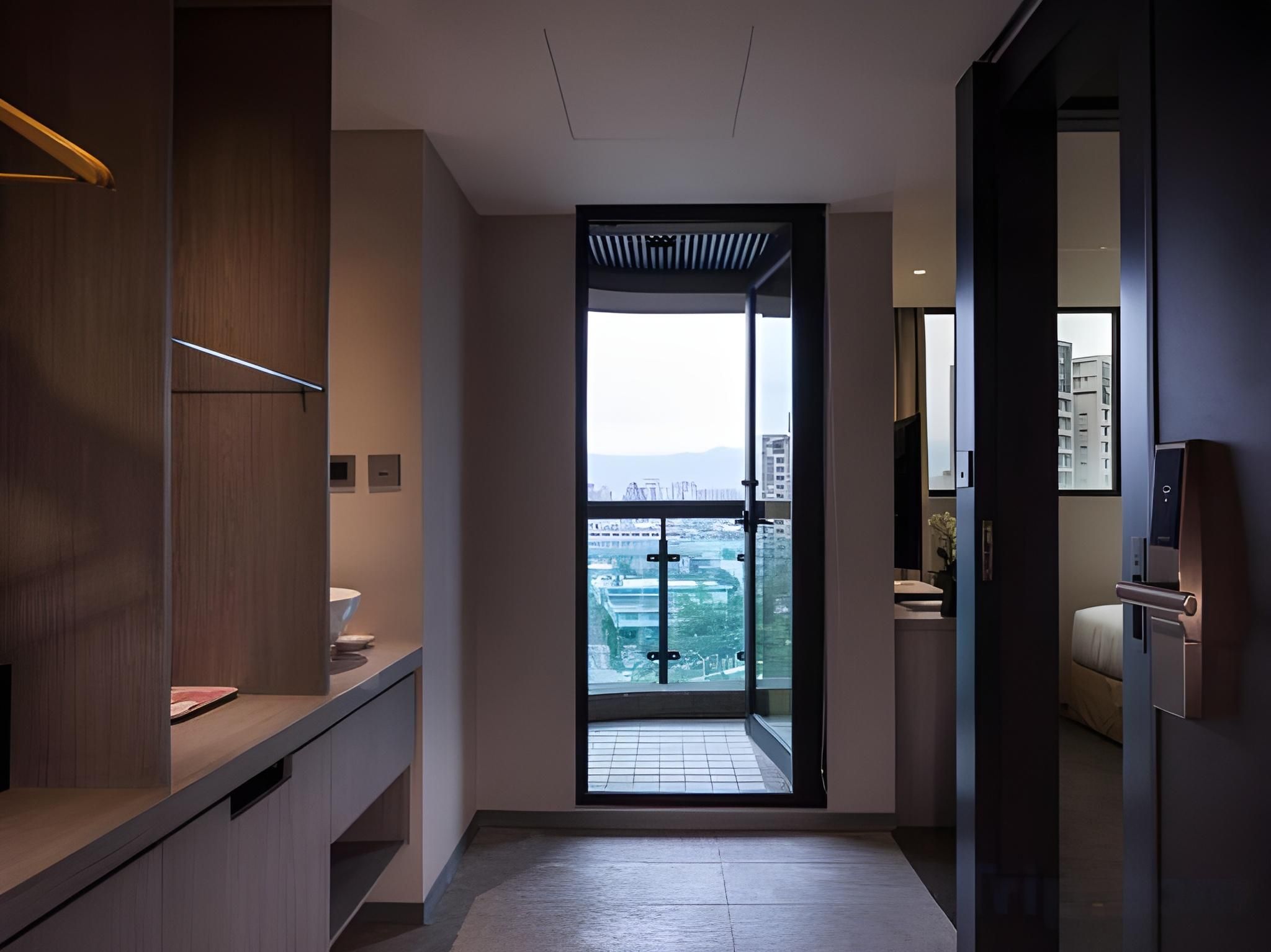 Deluxe City View Twin Room with Balcony