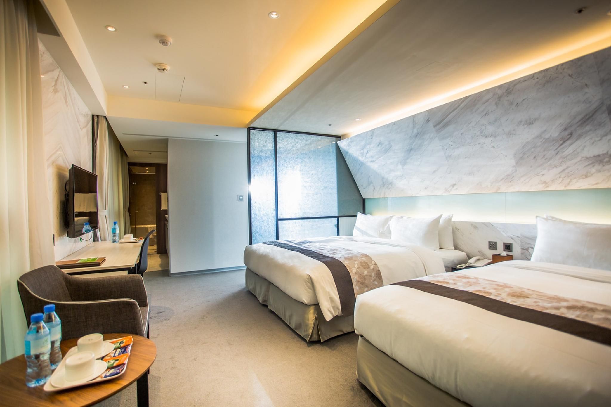 Deluxe Family Room