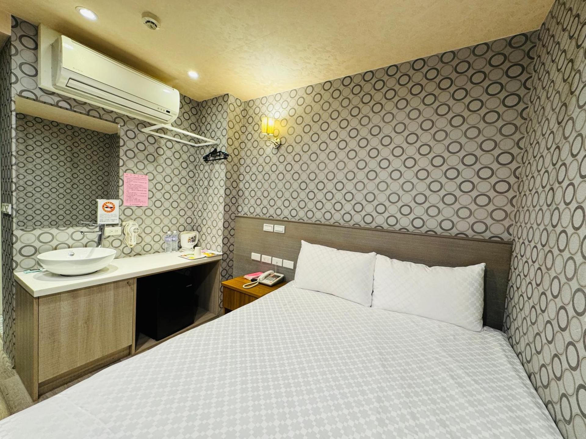 Taiwan Seven Days Boutique Hotel Room Selected at Check-In