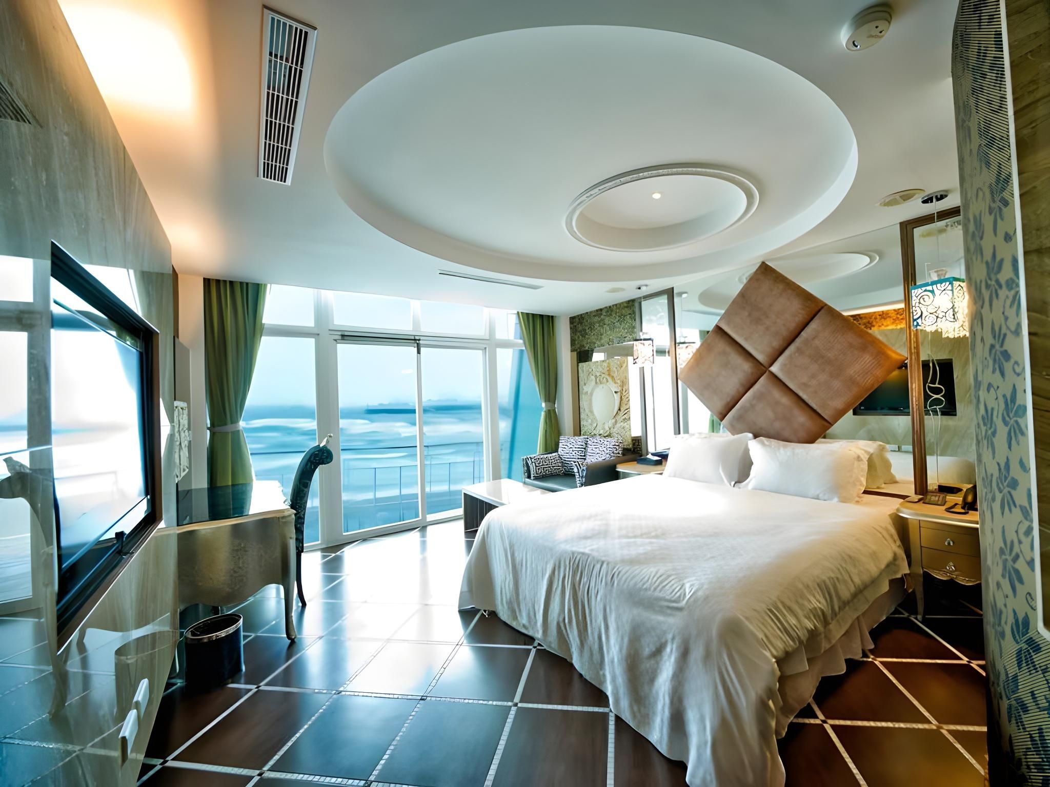 Deluxe Ocean View Quadruple Room with Balcony