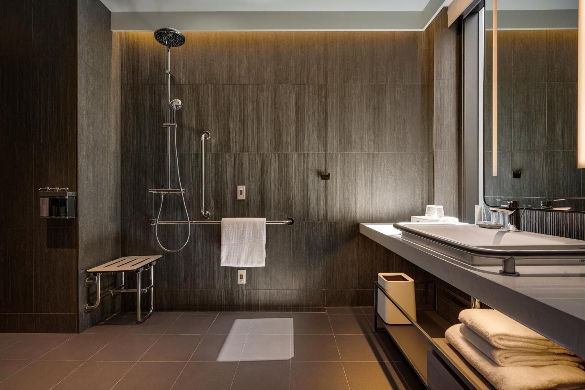 Accessible King room Low floor