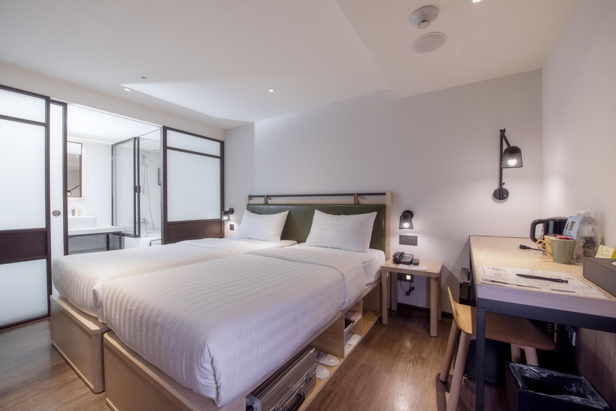 City Suites - Main station Standard Twin Room without Window