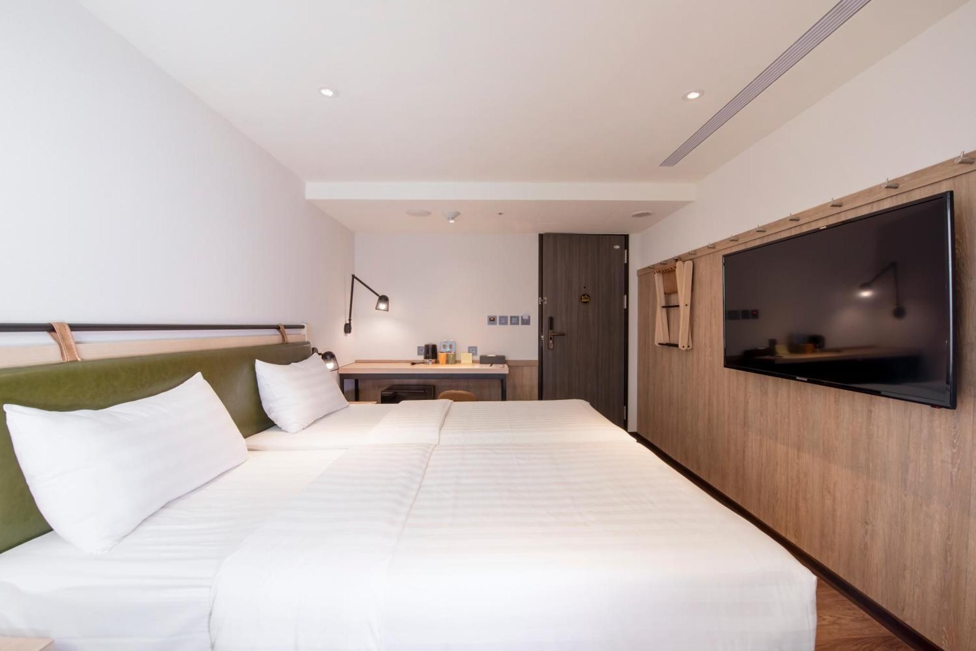 City Suites - Main station Standard Twin Room without Window 2