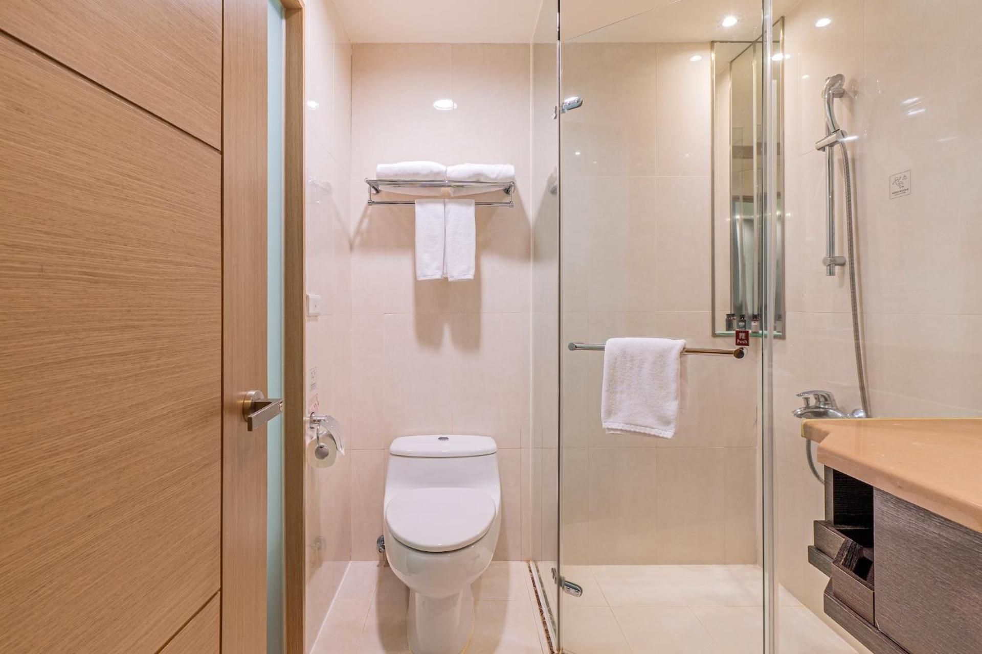 Double or Twin Room (Check-in after 20:00)