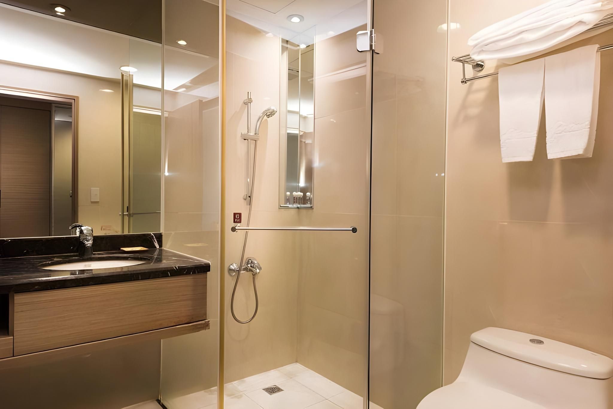 standard triple room without window