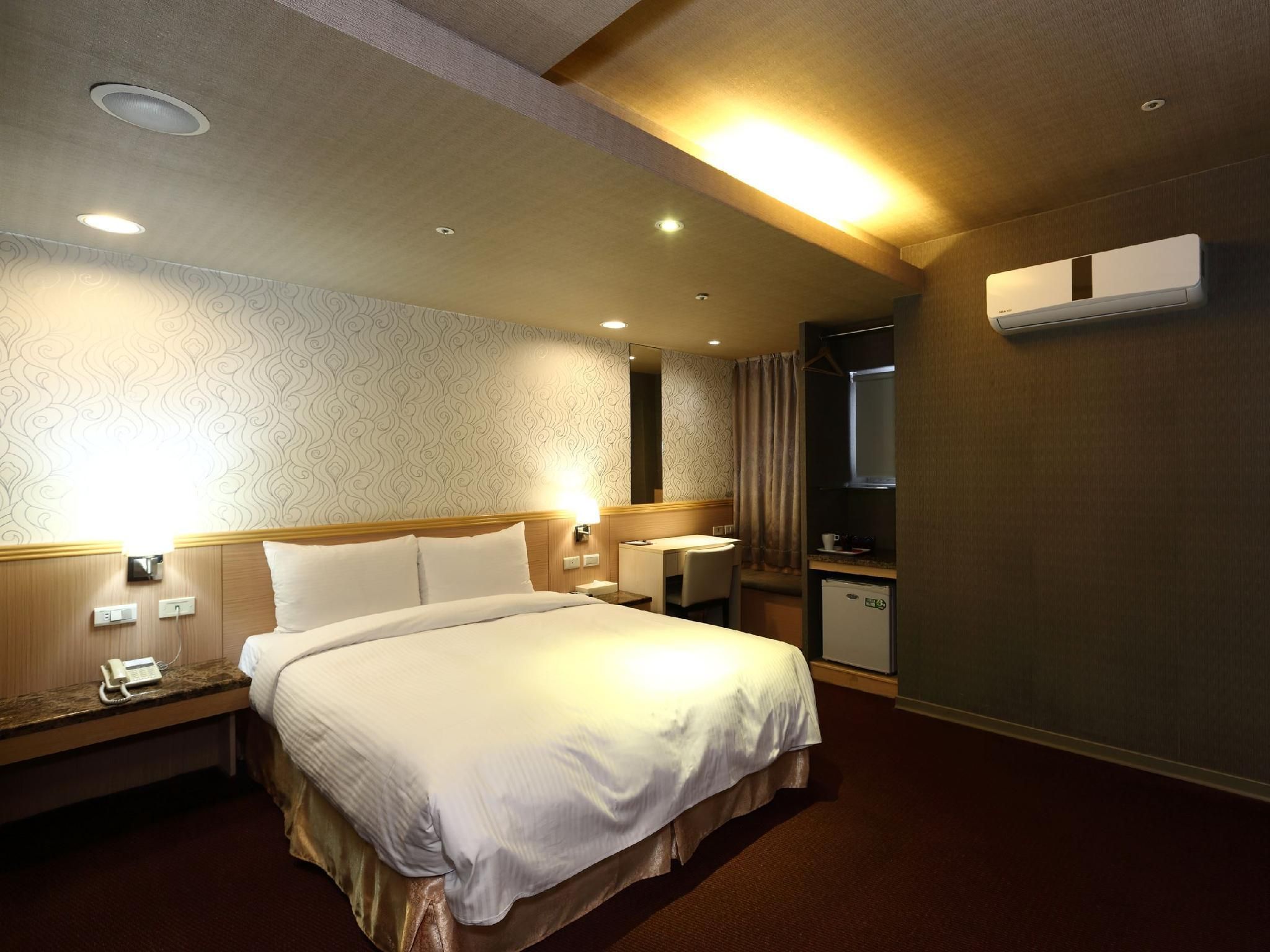 Deluxe Double with Bathtub