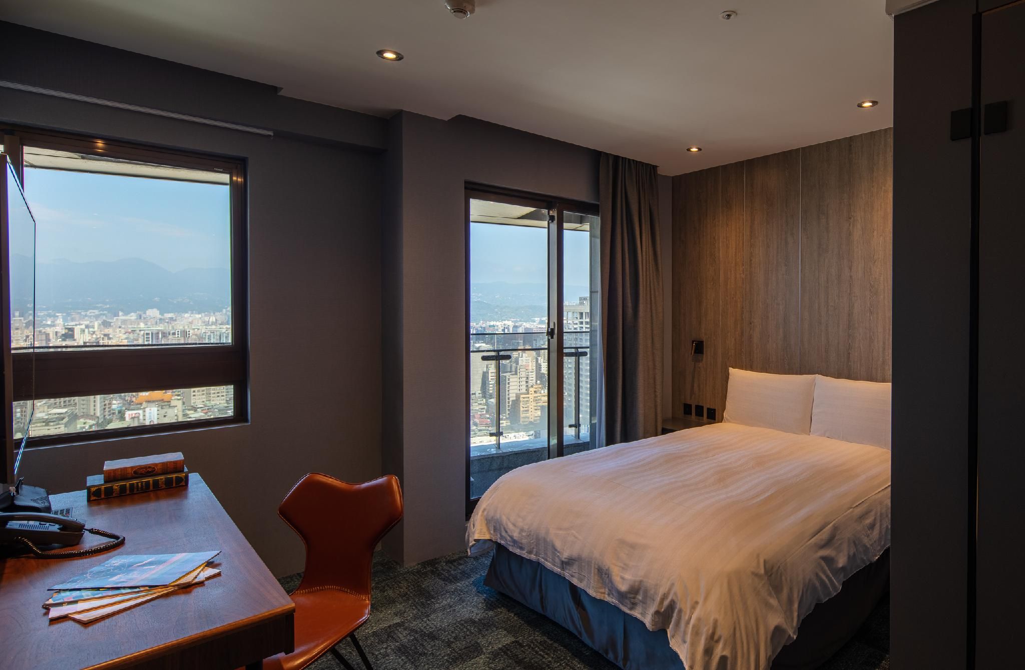 Deluxe Double Room with Bathtub