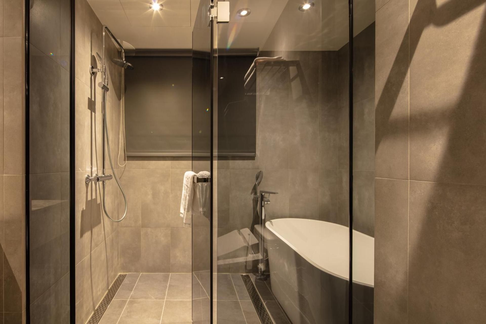 Deluxe Double Room with Bathtub