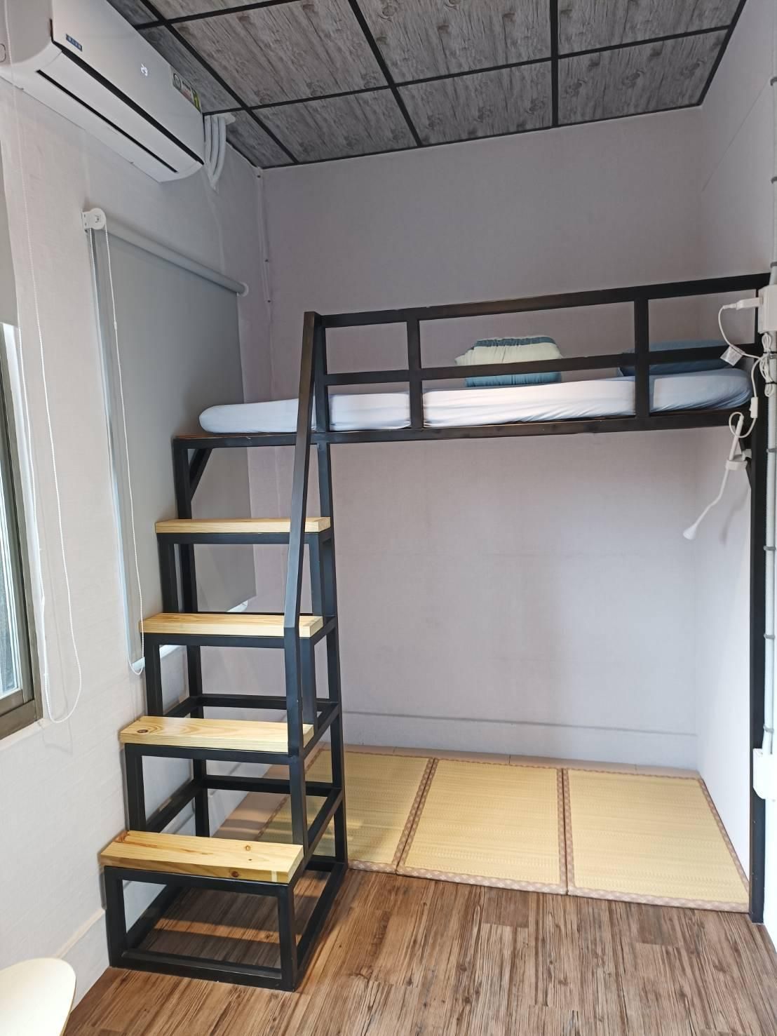 Family Room for 2-4 People with Shared Bathroom