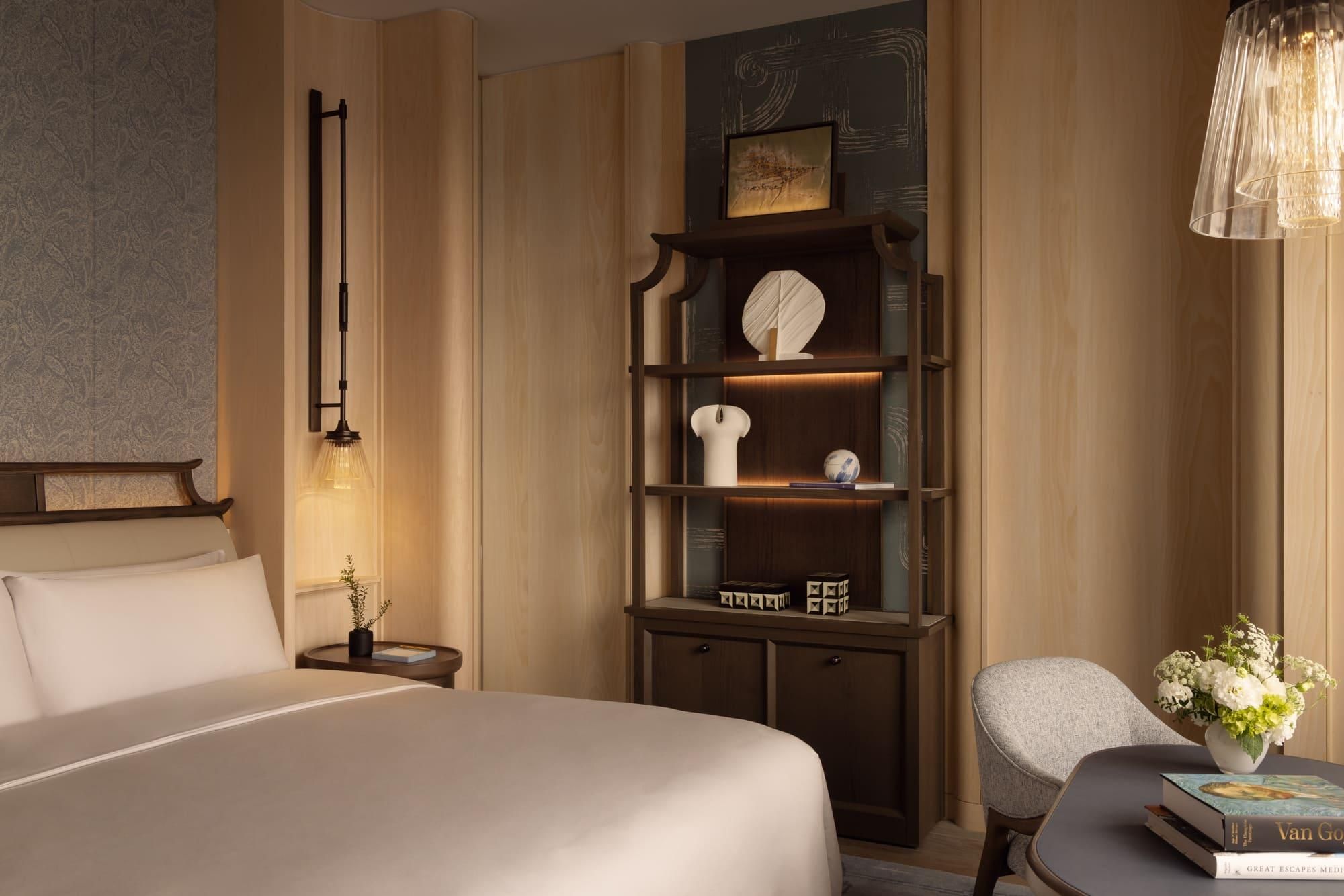 Deluxe Skyline King Room
