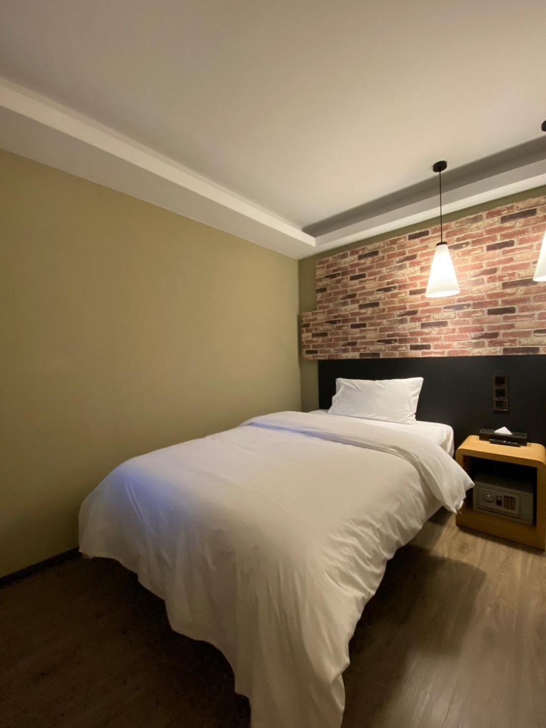 Economy Single Room