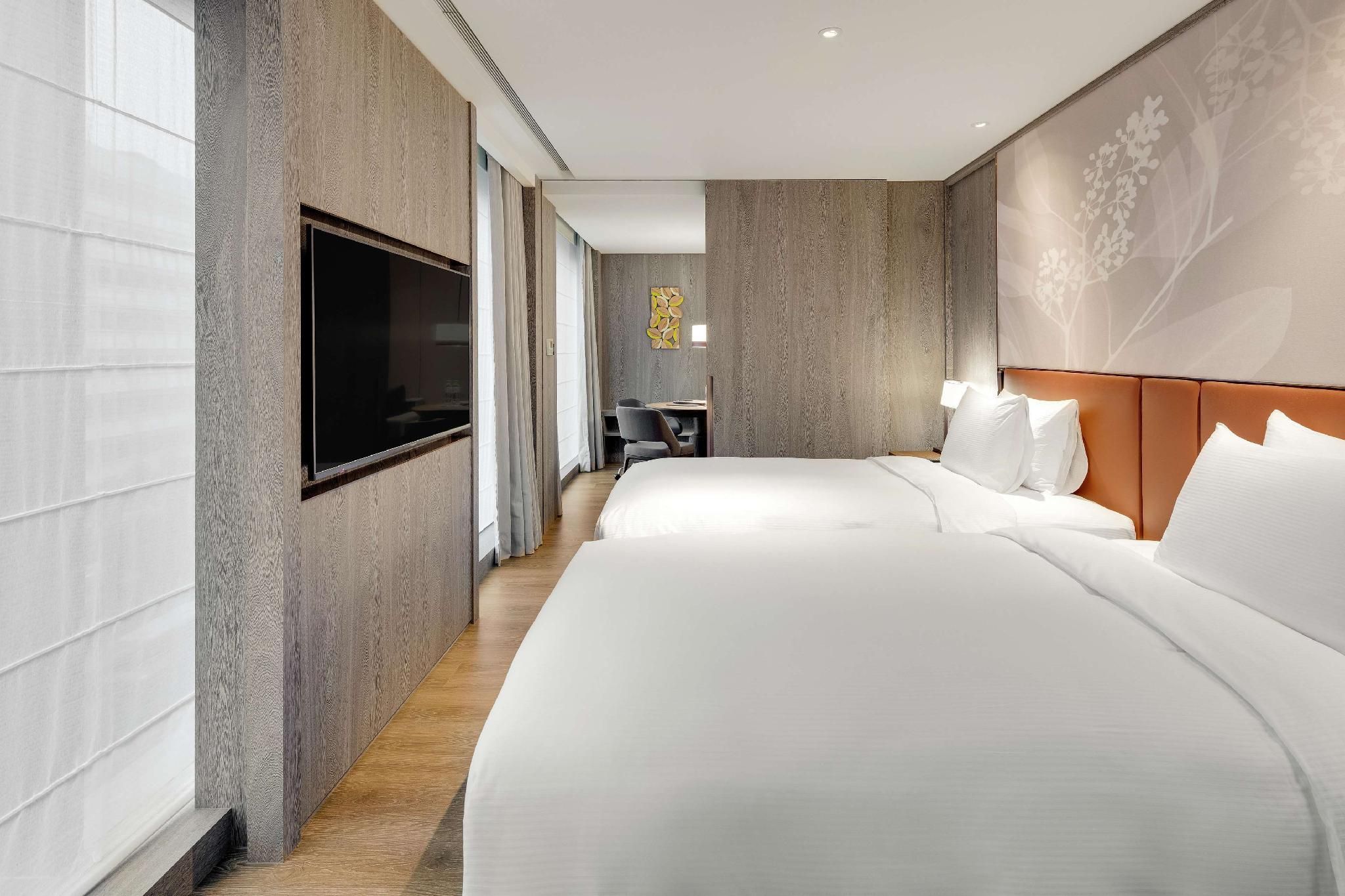 Corner Suite With 2 Single Beds