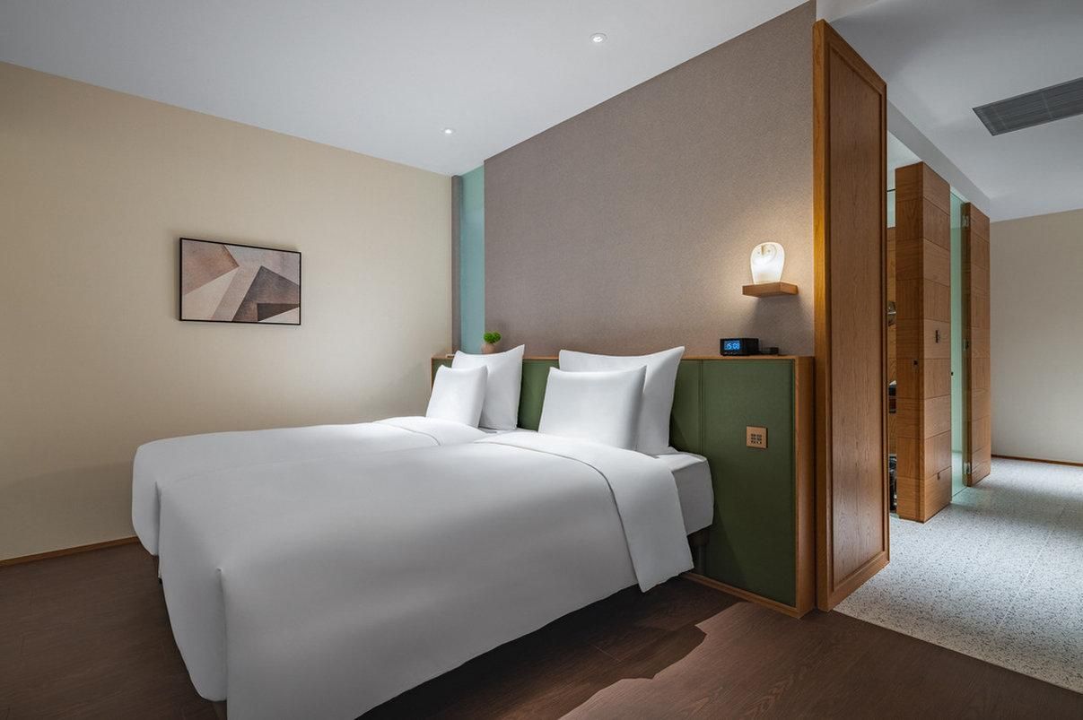 Corner Twin Room
