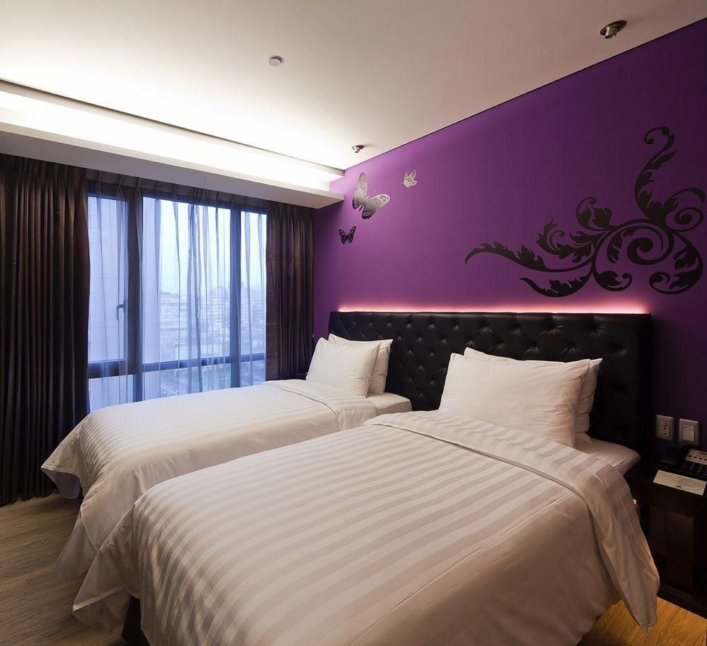 Trendy Twin Bed