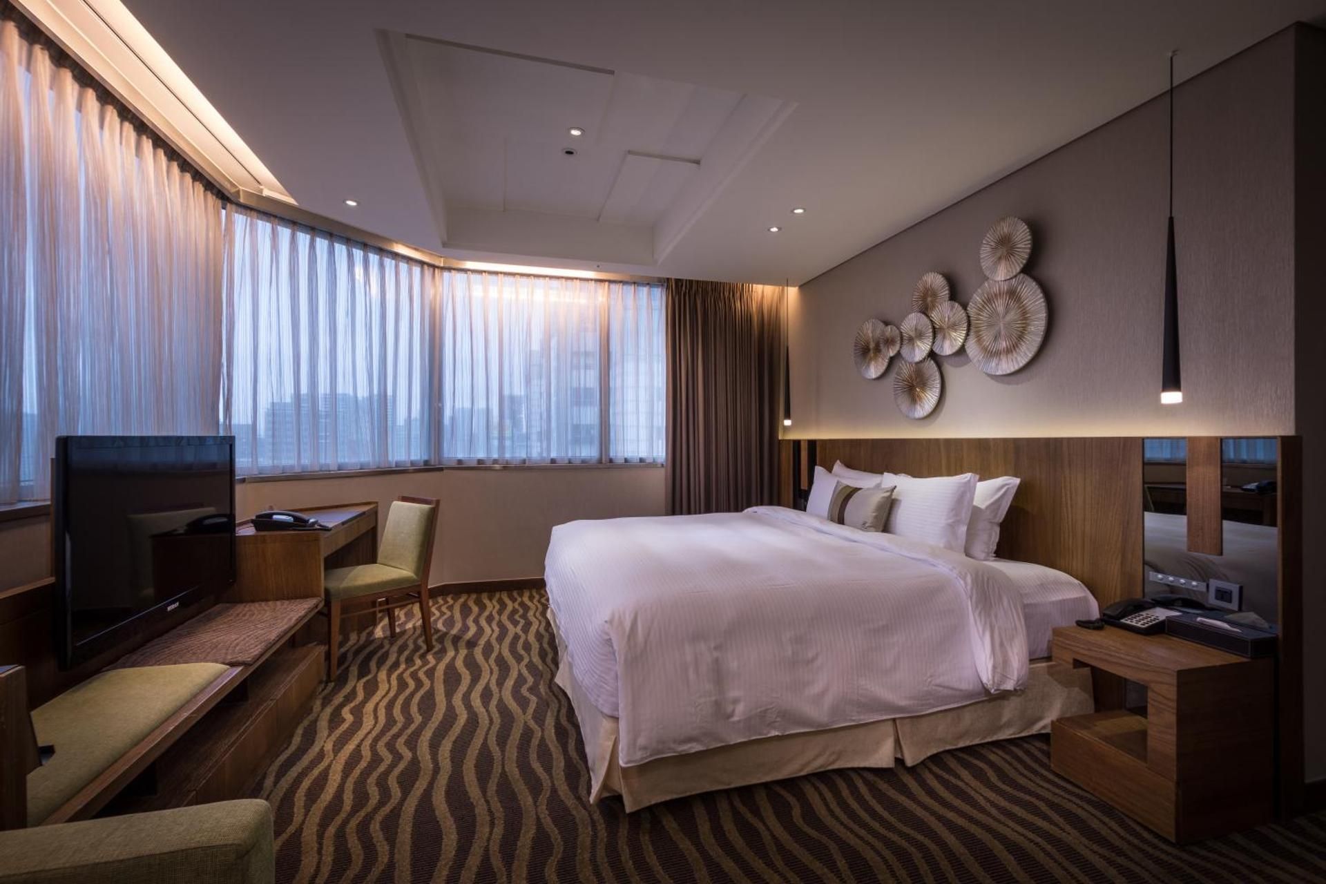 Luxury King Room