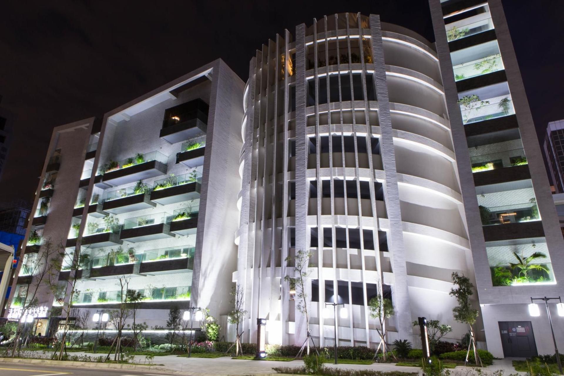 ALL-UR Chain Boutique Motel