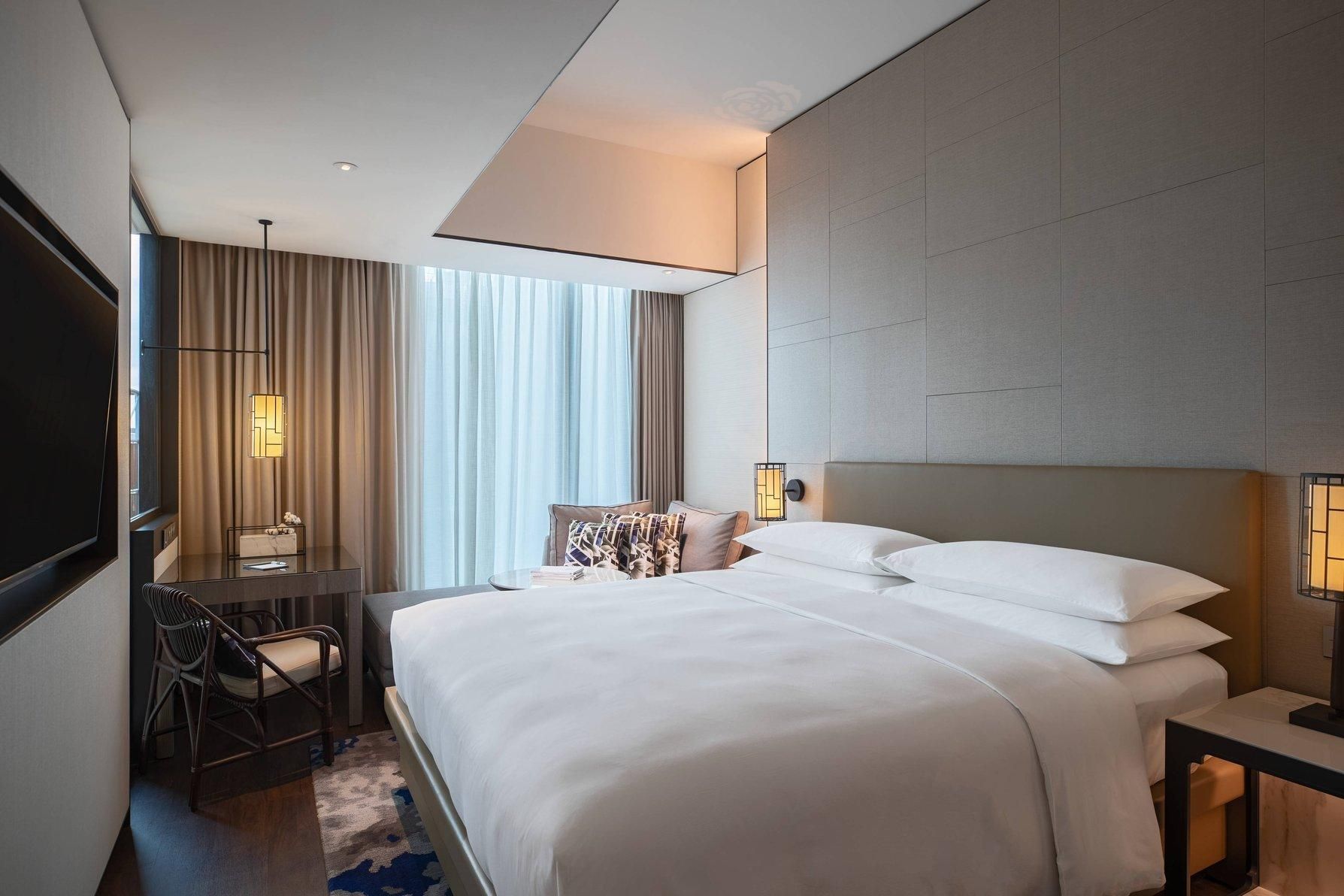 Deluxe, Guest room, 1 King, City view