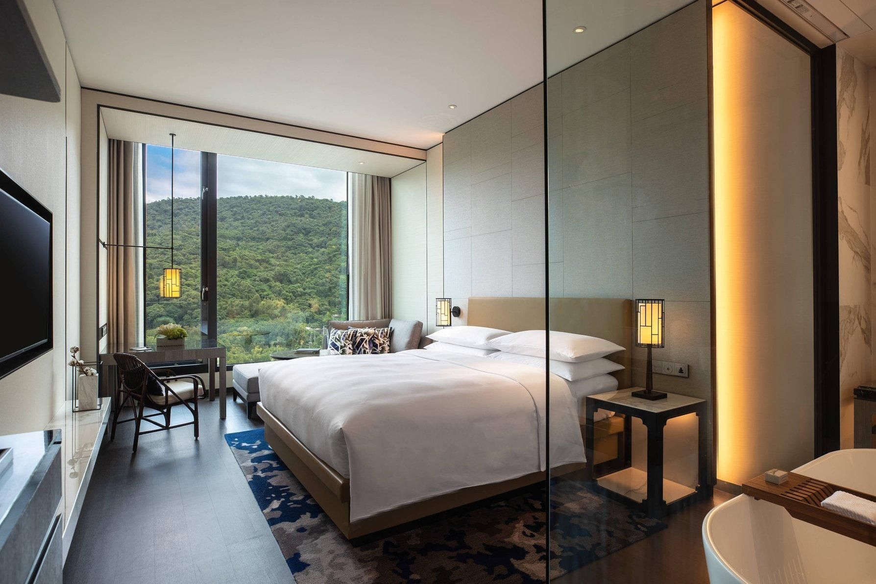Club Premier, Club Lounge Access, Guest Room, 1 King, Mountain View