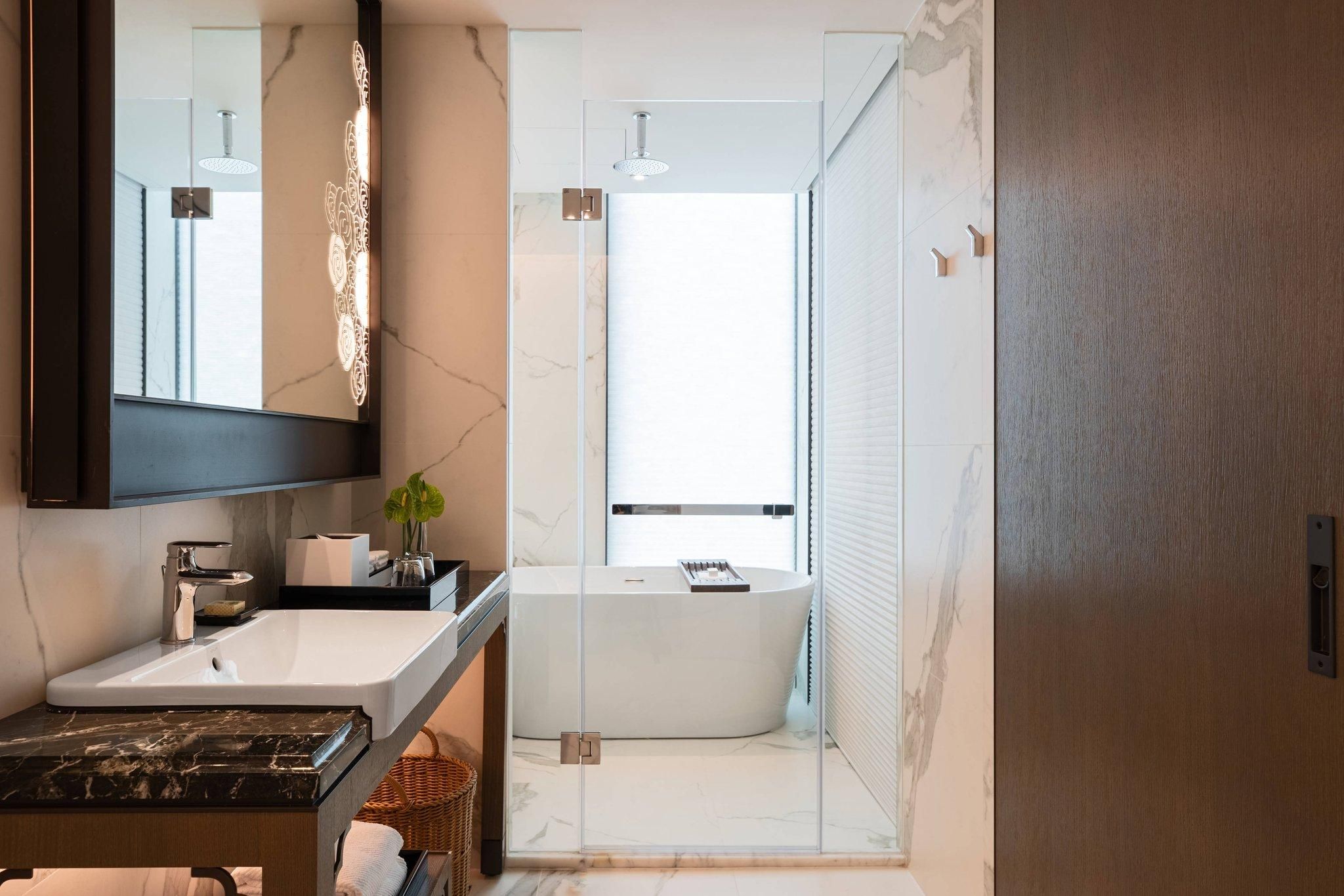 Club Deluxe, Club lounge access, Guest room, 1 King, City view