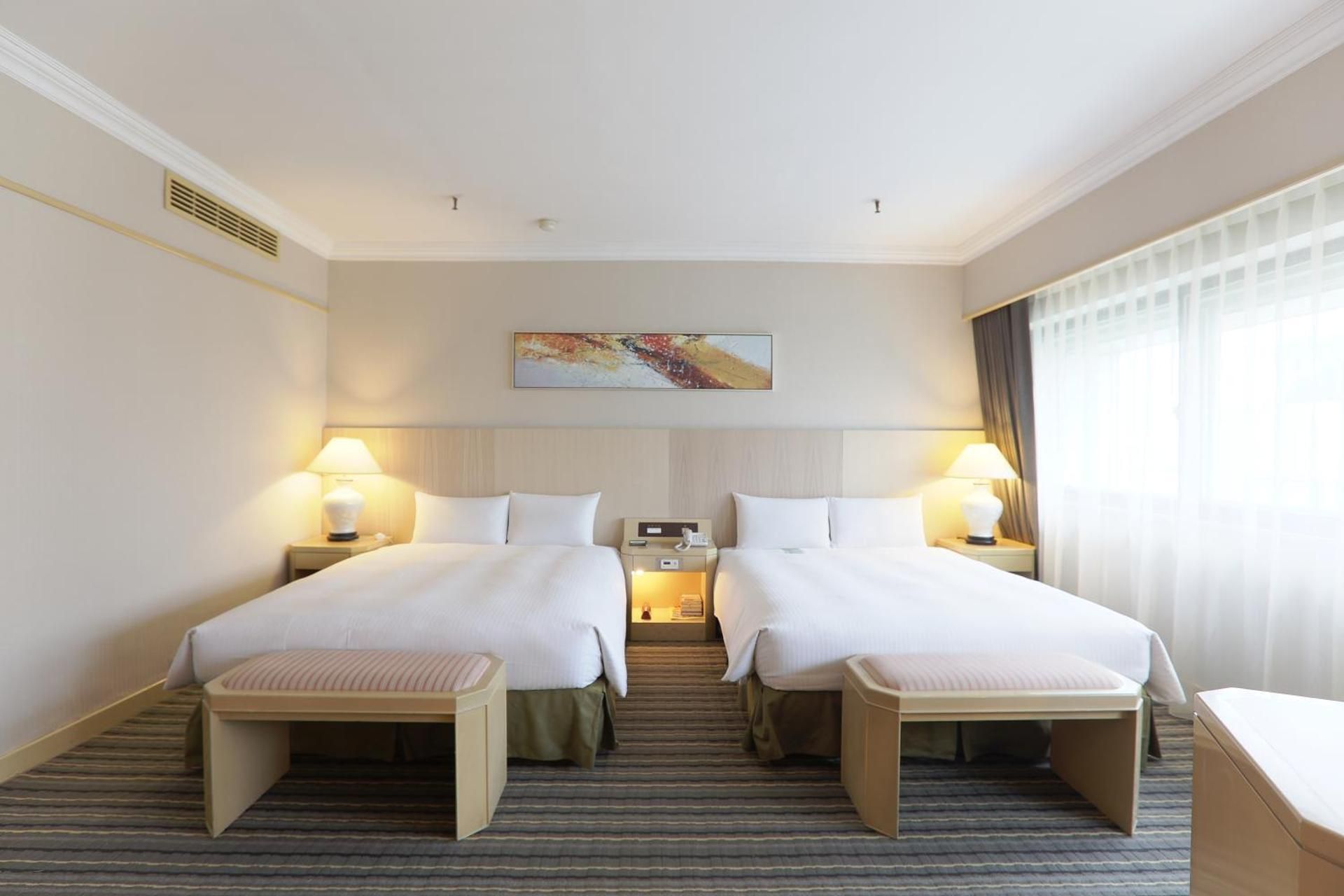 Quadruple Room with Bathtub