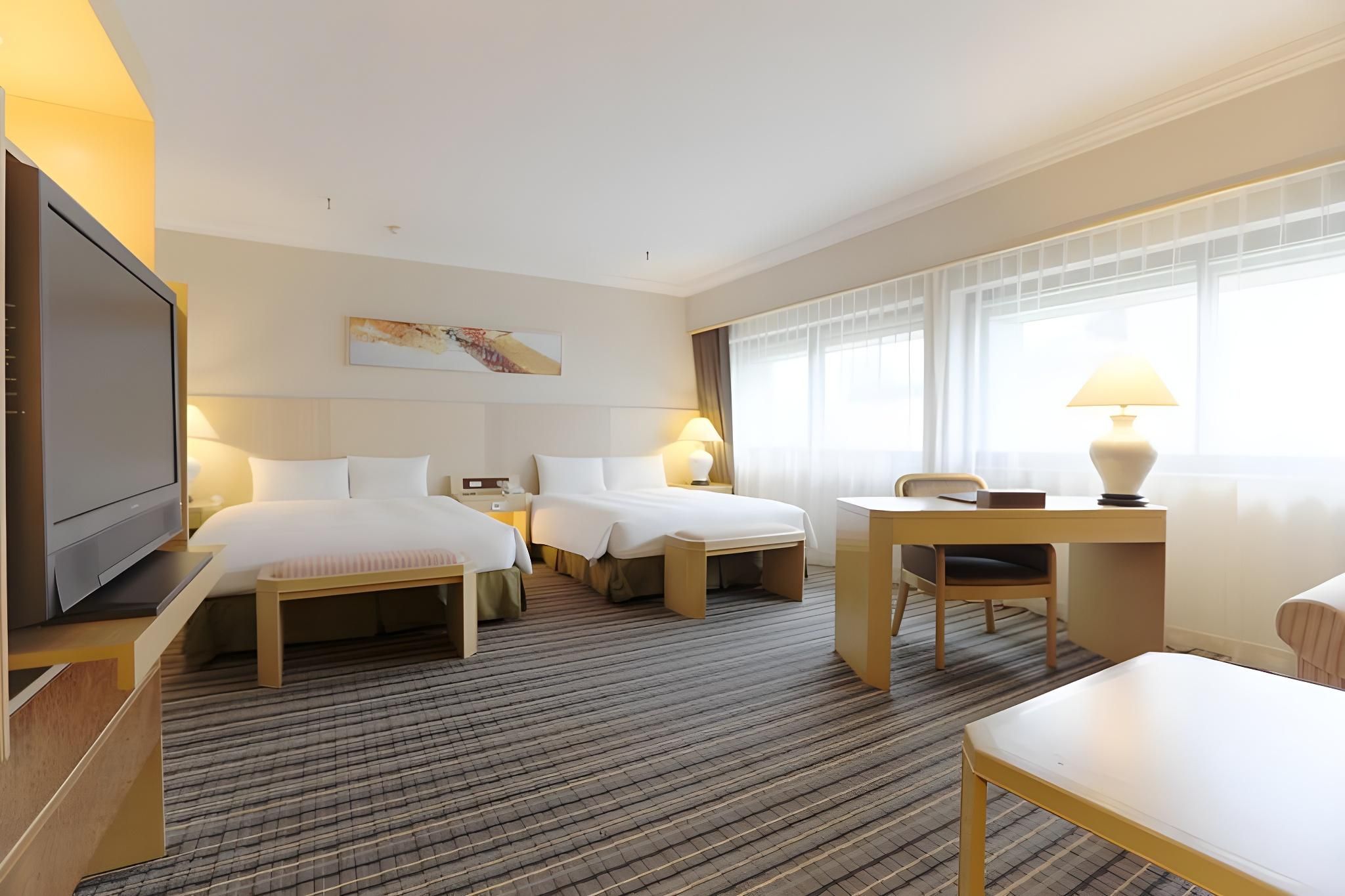 Quadruple Room with Bathtub