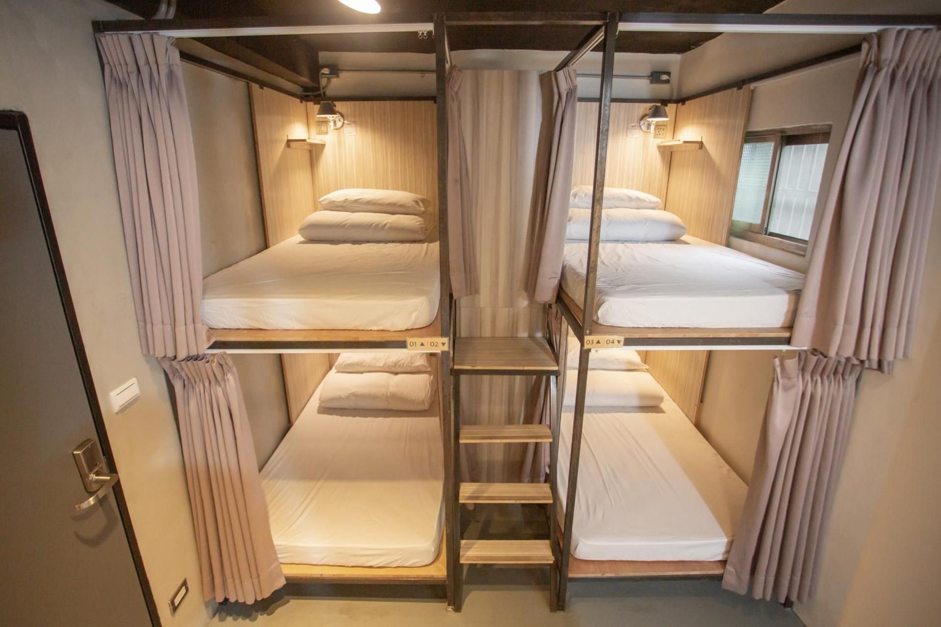 1 Person in 6-Bed Dormitory with Shared Bathroom - Mixed