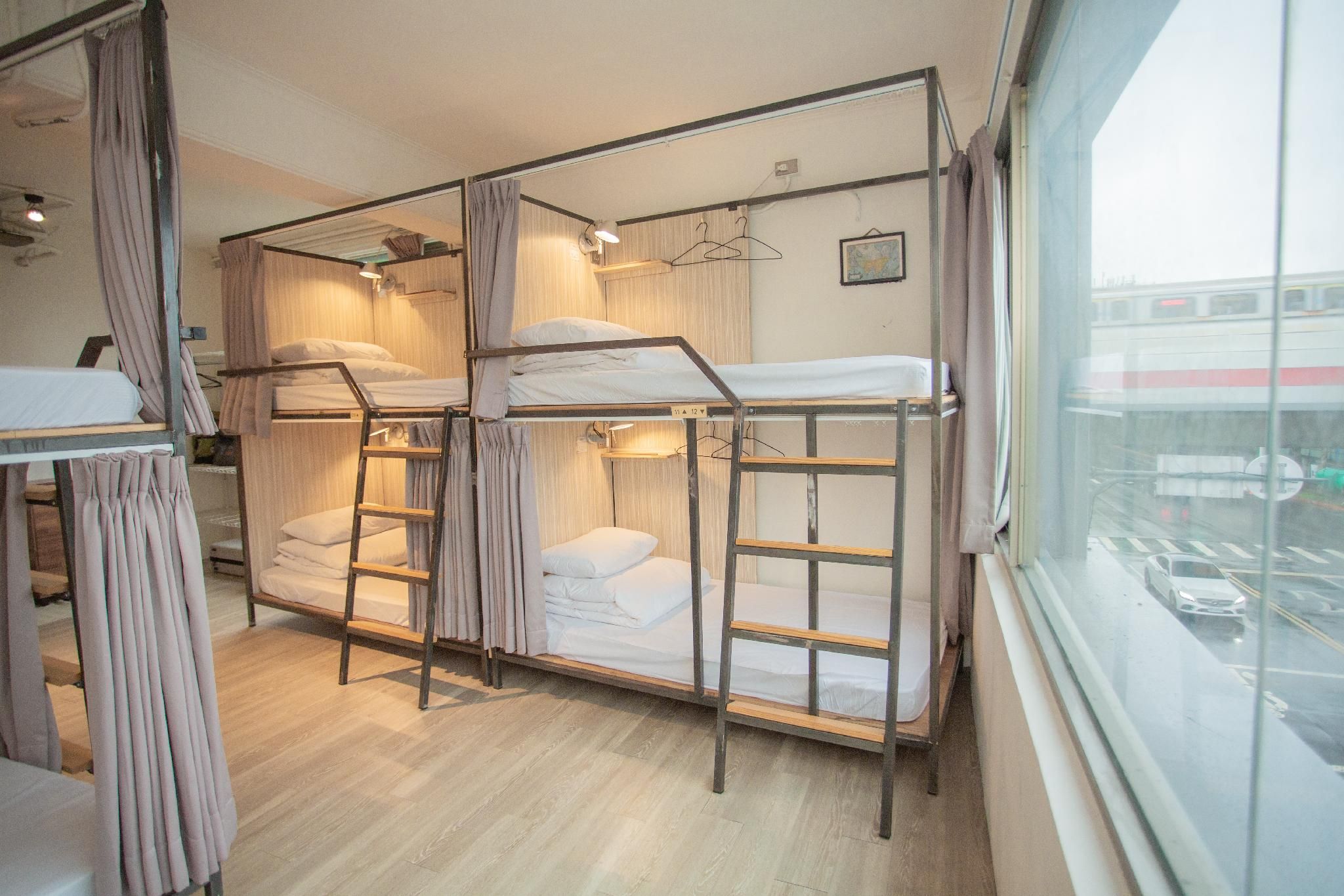 1 Person in Dormitory - Mixed