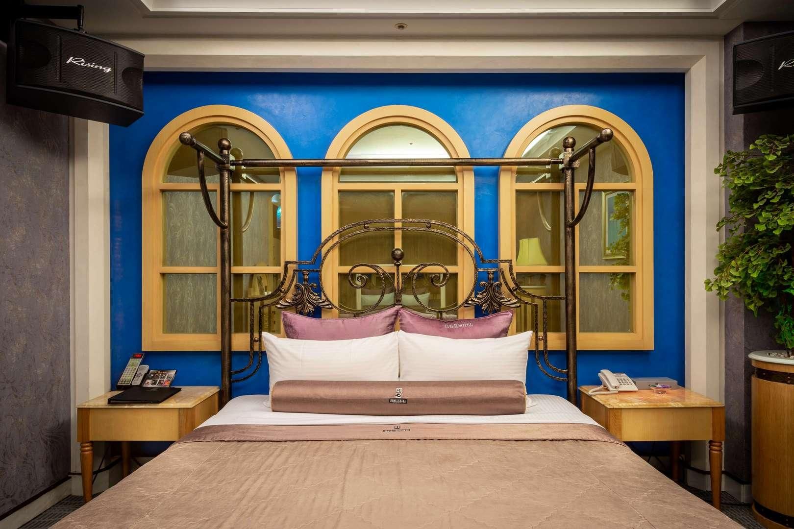 King Room with Spa Bath