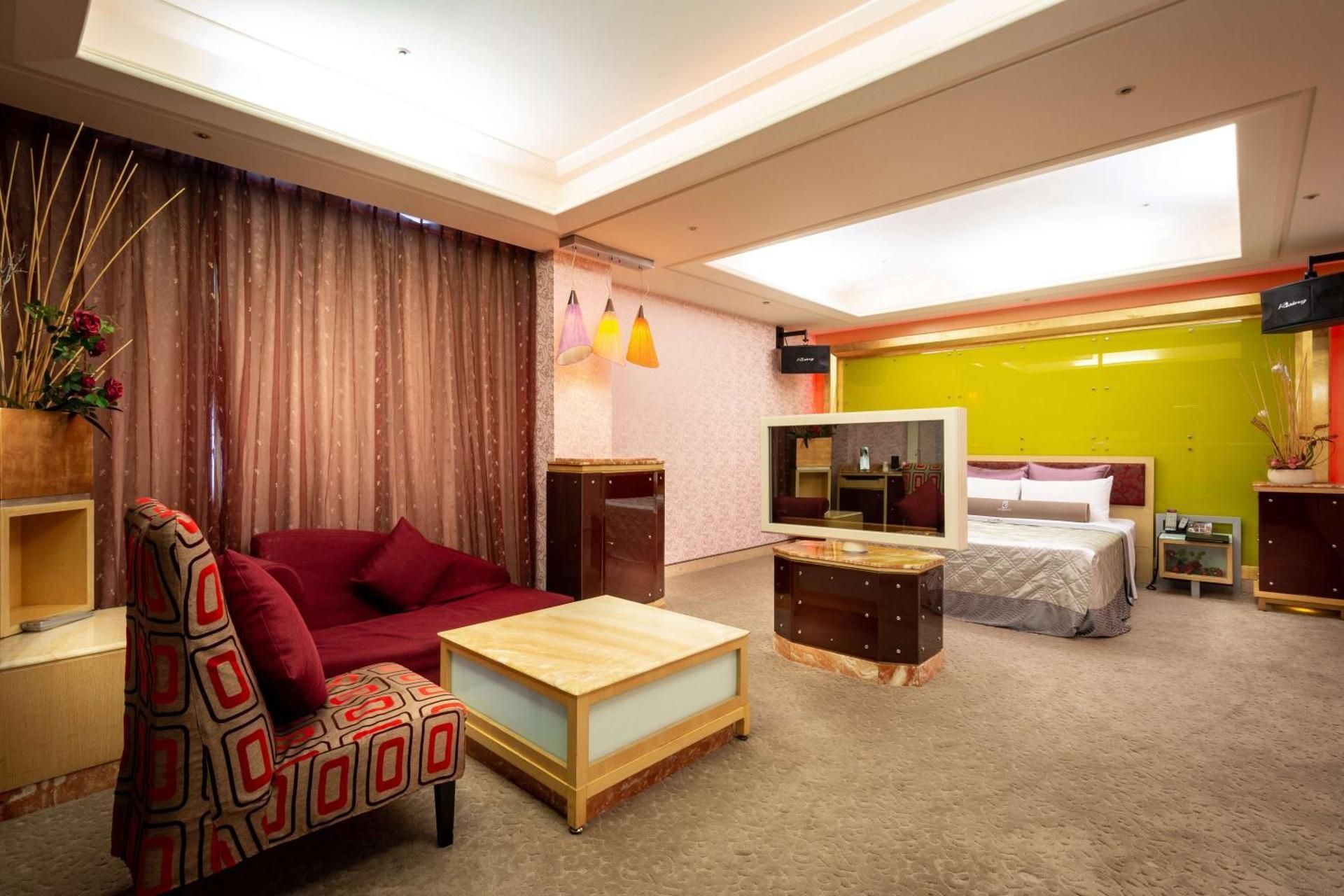 Deluxe Queen Room